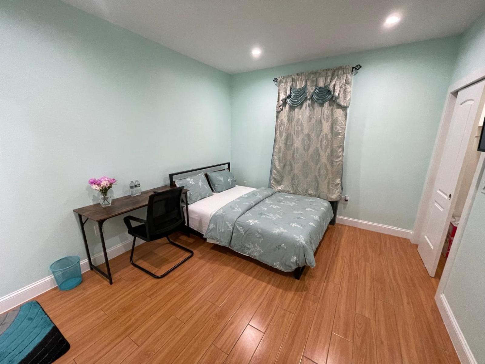 Luxury With Attached-bath Near Jfk Ny New York