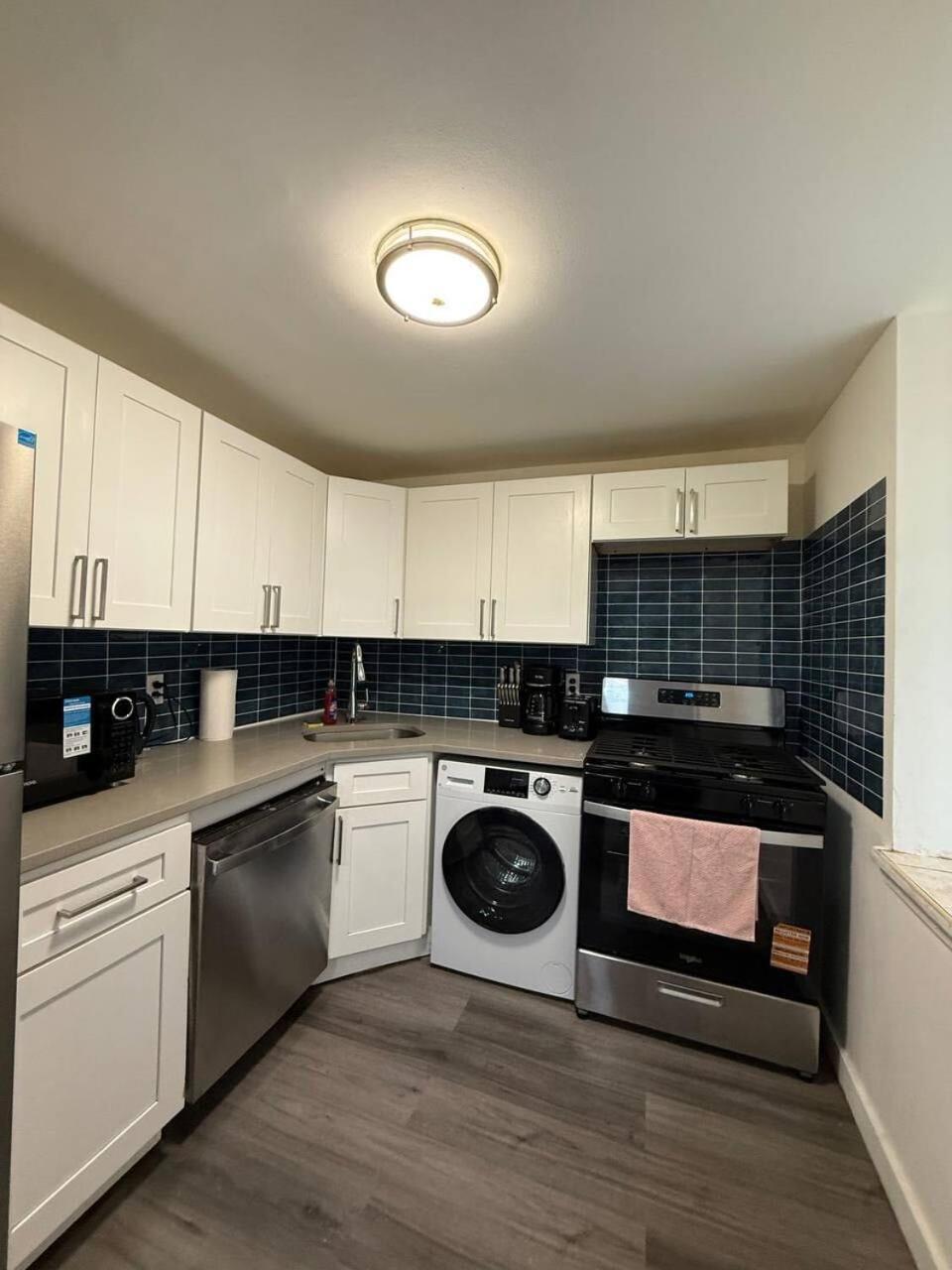 3bd Spacious Unit Close To Park Apartment *