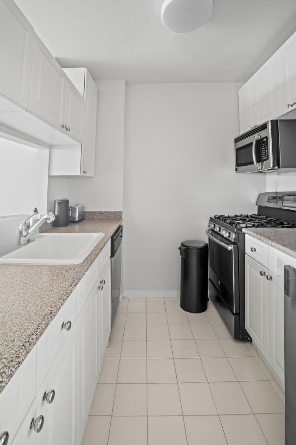 Chic Nyc Steps From Times Square With 2 Bedroom Apartment *