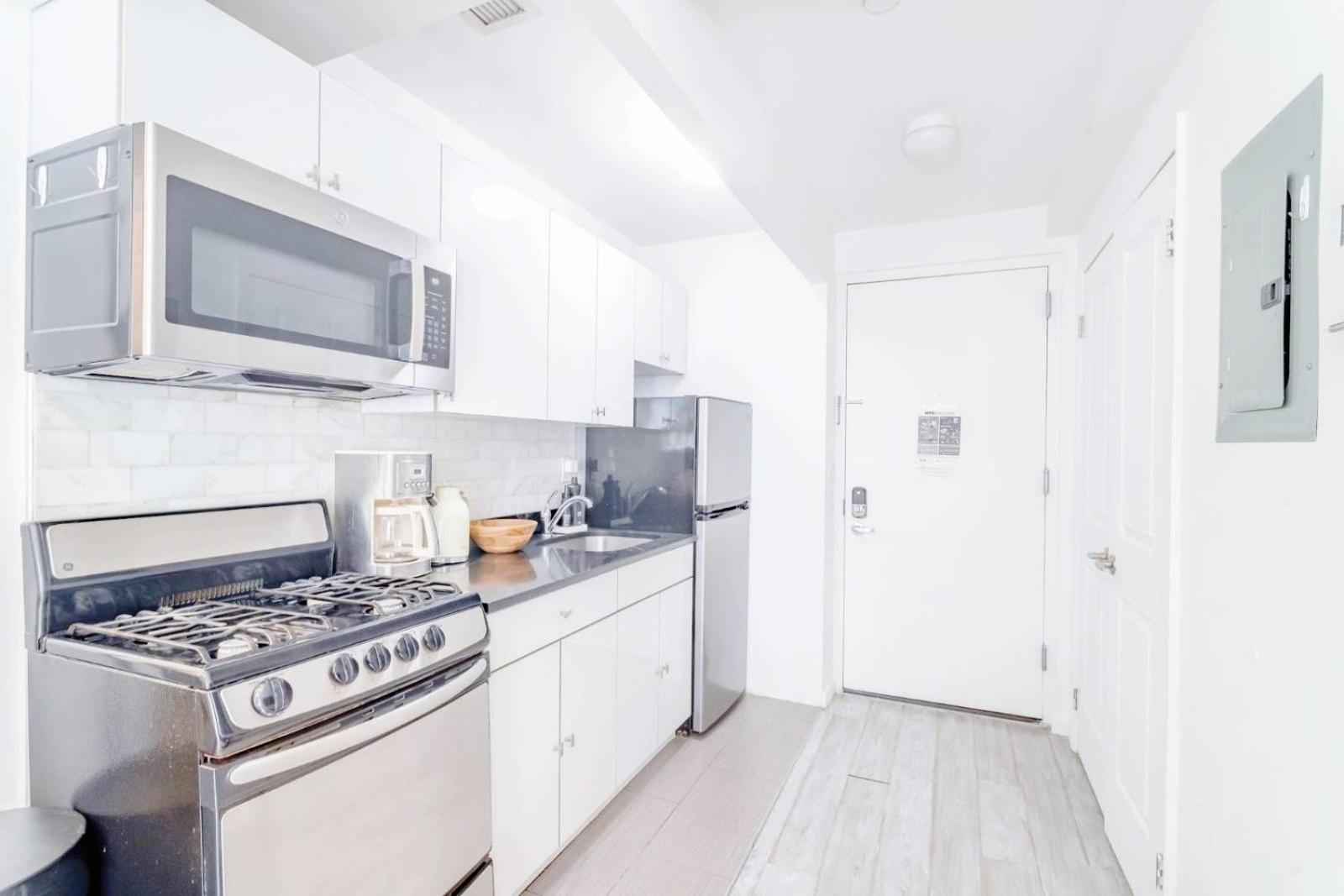Appartement 3br In Hells Kitchen Walk To Times Square & Broadway *