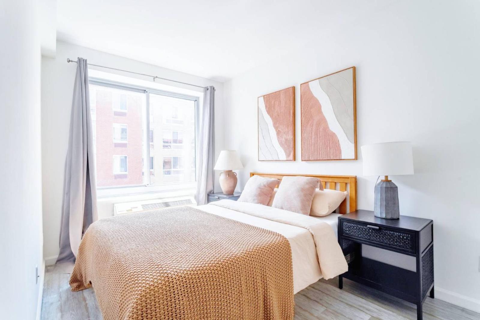 3br In Hells Kitchen Walk To Times Square & Broadway New York