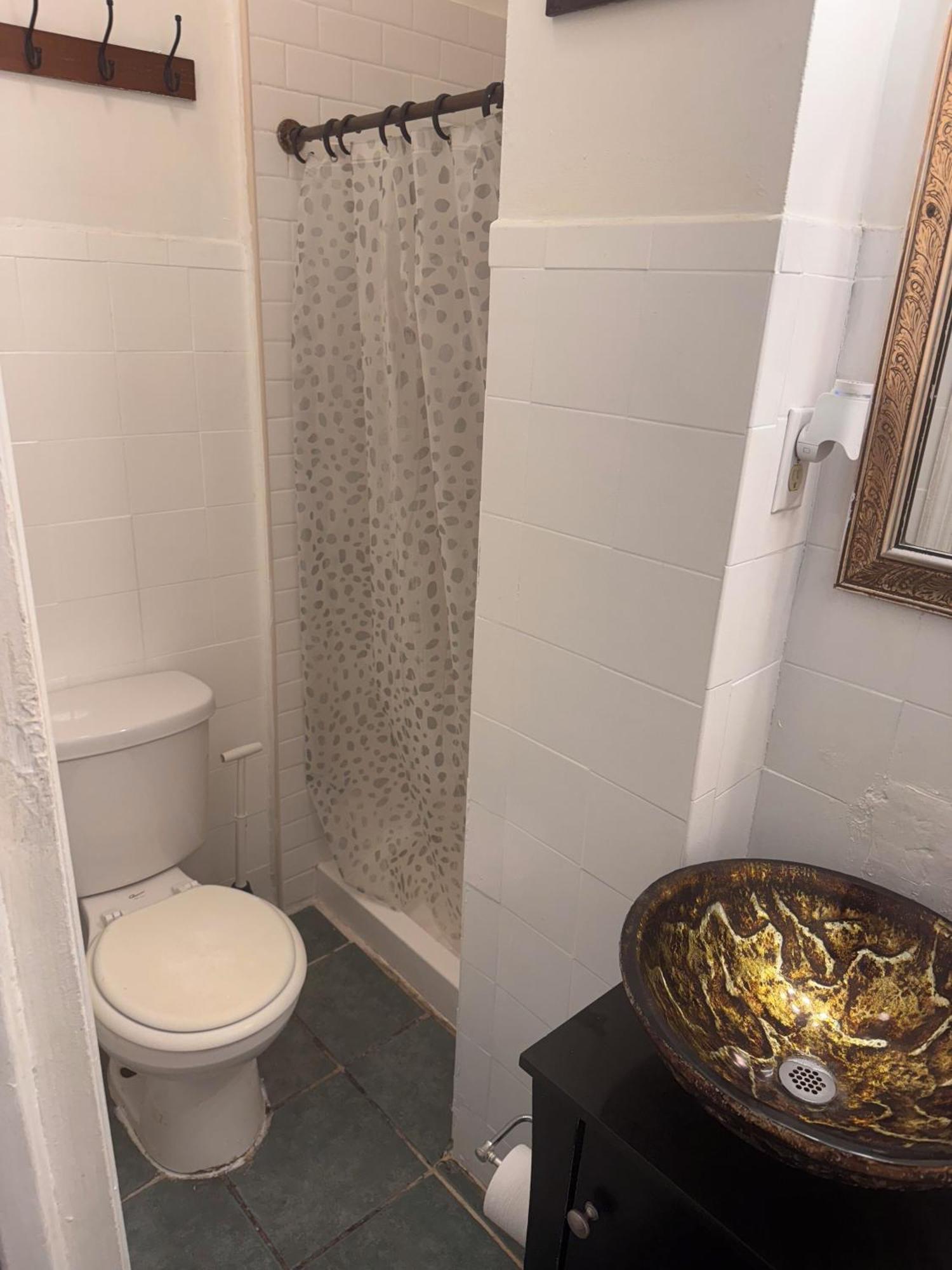 Kitchenette Apartment