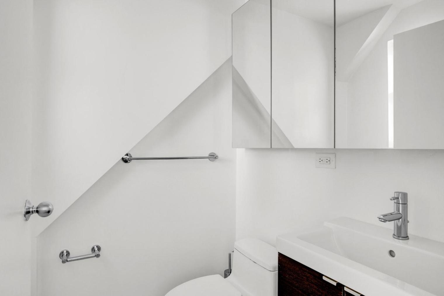 Holiday home Chelsea 2br W Gym Doorman Nr Penn Station Nyc-676 *