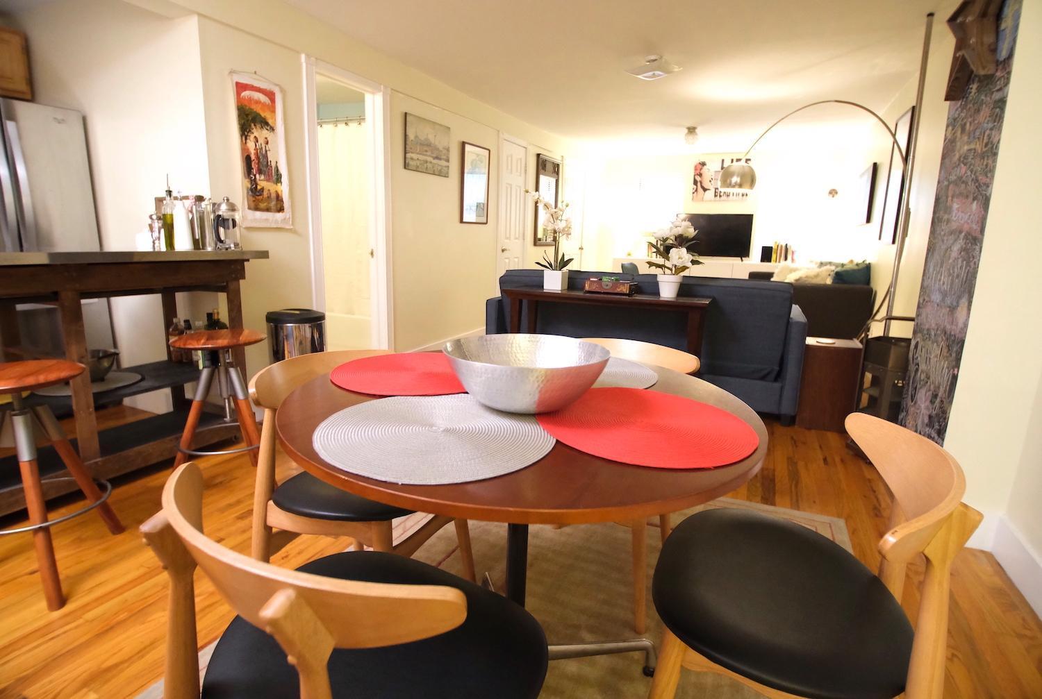 Brooklyn, Garden, Spacious, Great Location, 1 Stop To Manhattan Apartment *