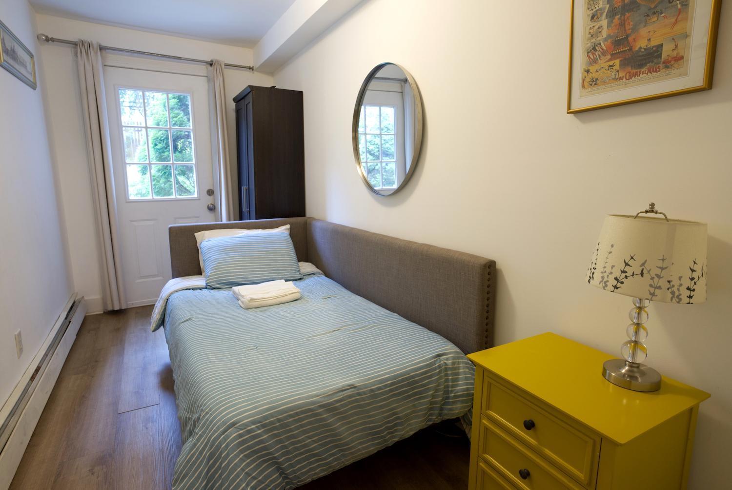 Brooklyn, Garden, Spacious, Great Location, 1 Stop To Manhattan Apartment