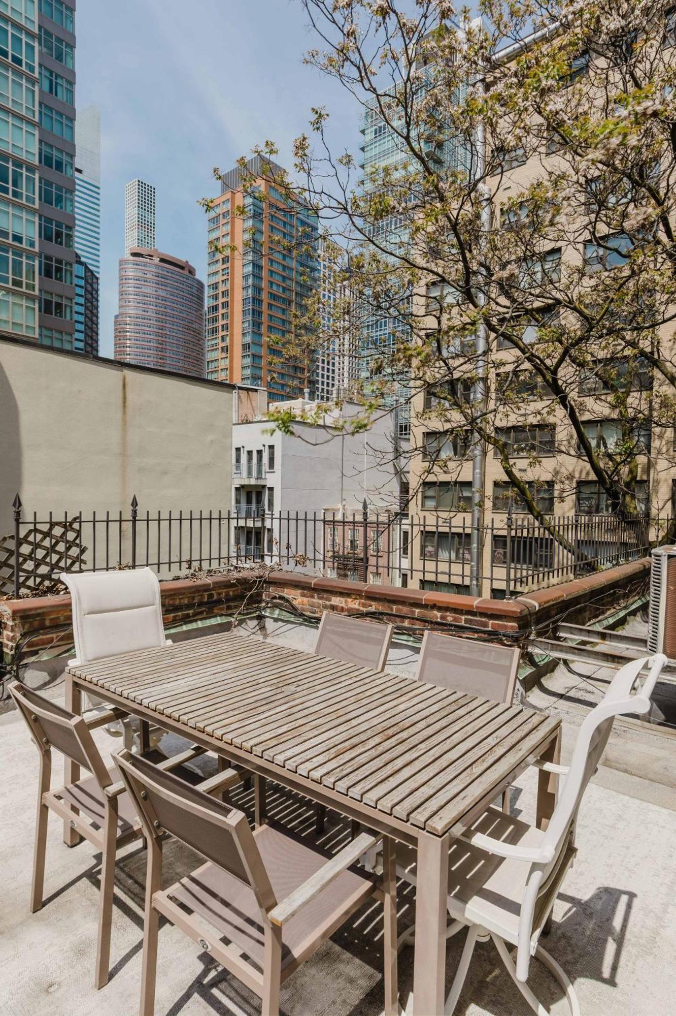 Holiday home Private Beautiful Townhome W Zen Garden New York
