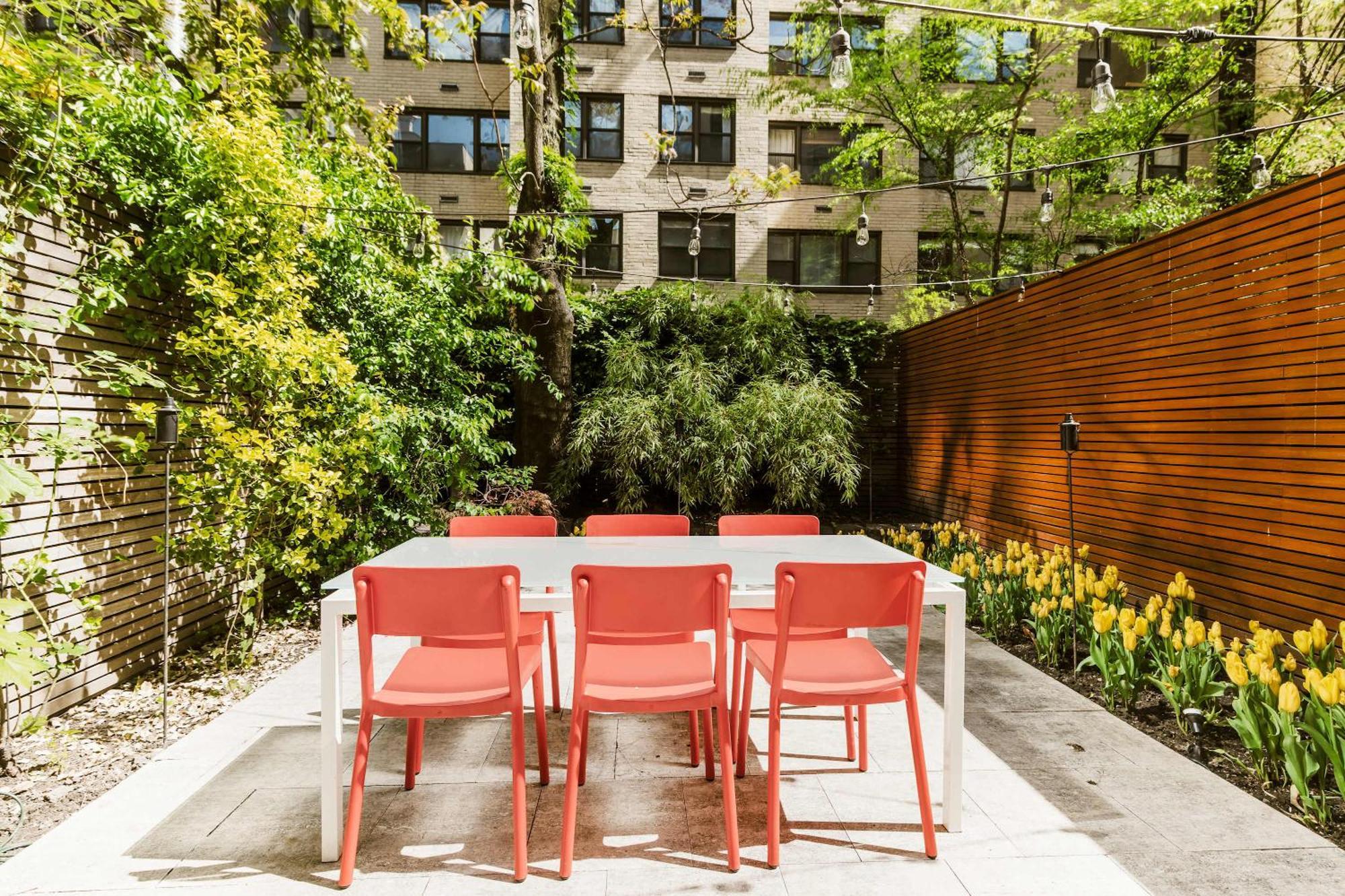 Holiday home Private Beautiful Townhome W Zen Garden New York