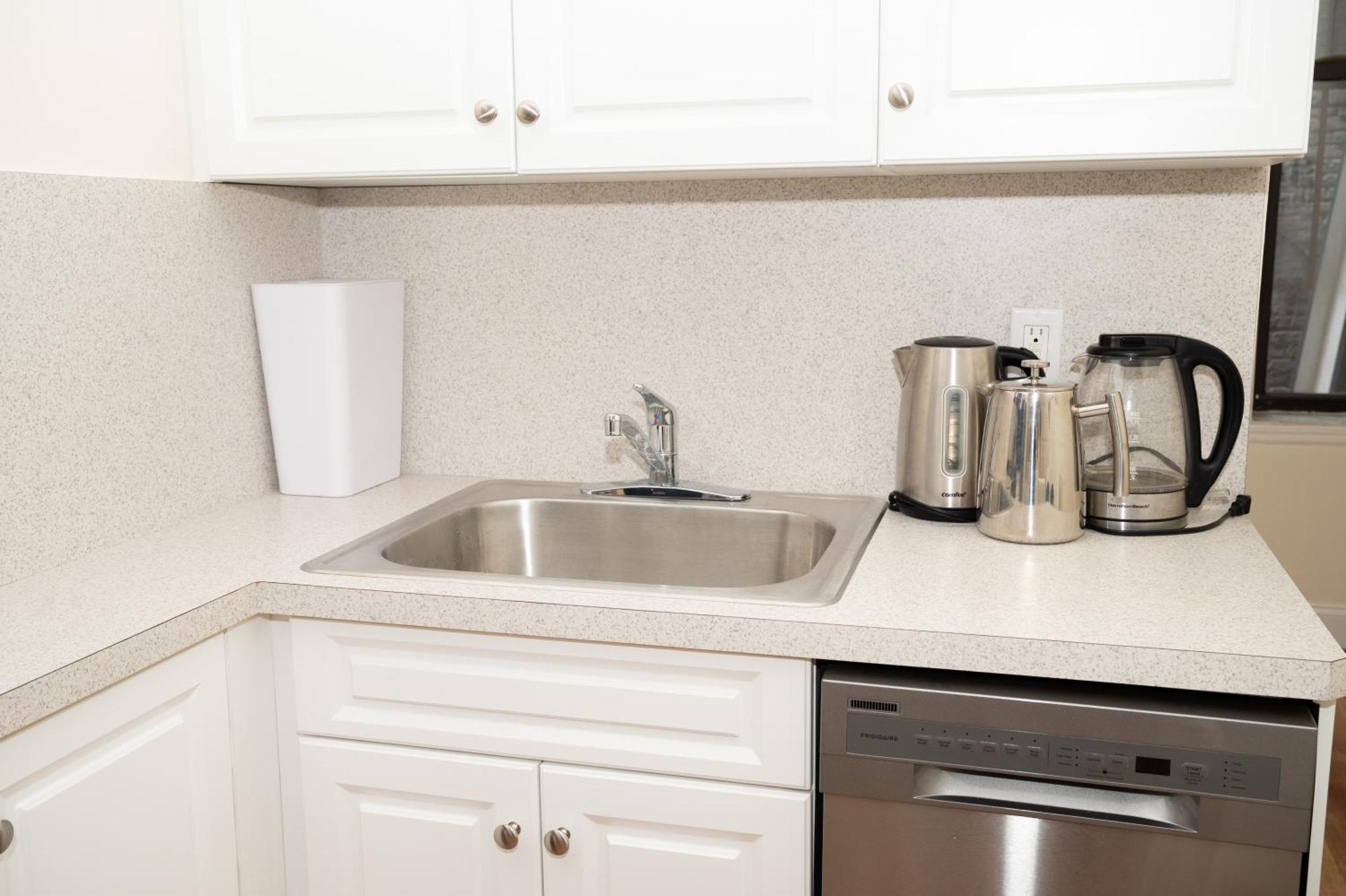 East Village Center Apartment7 W Full Amenities Great Location * New York