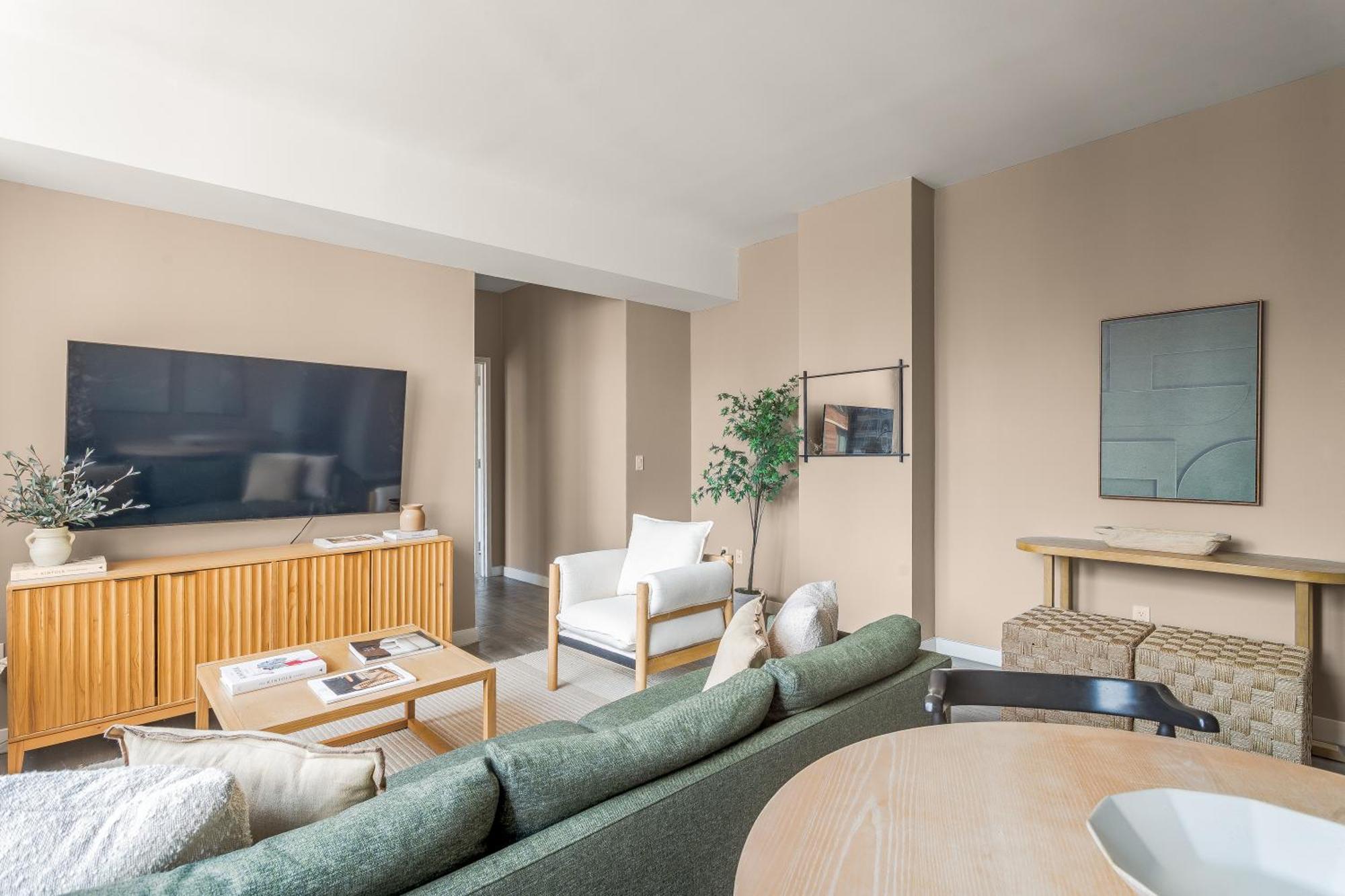 Apartment Chic Nyc Steps From Times Square With 2 Bedroom New York