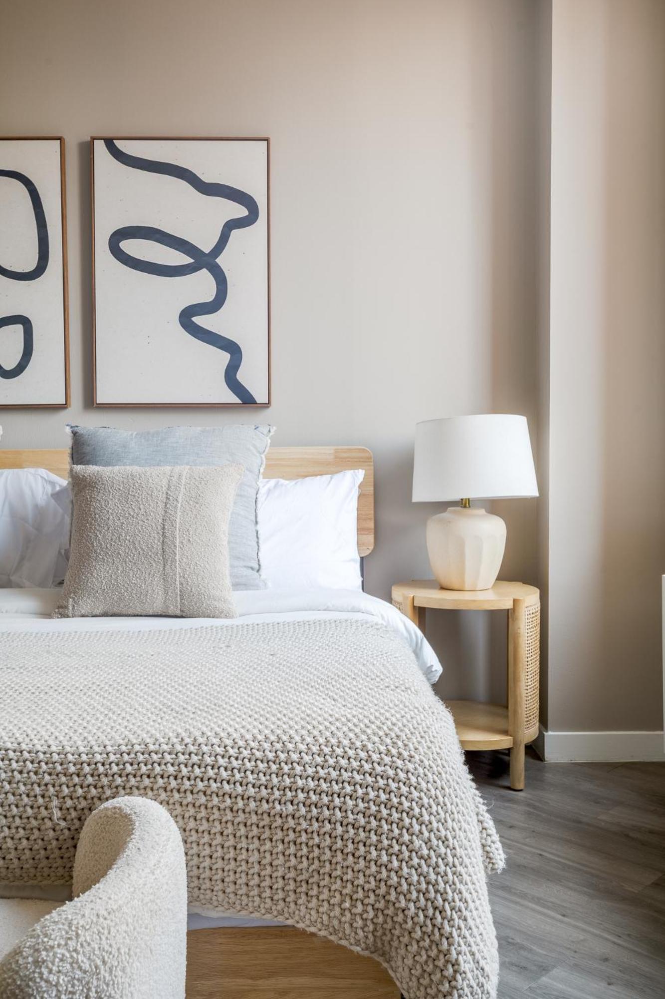 Chic Nyc Steps From Times Square With 2 Bedroom New York