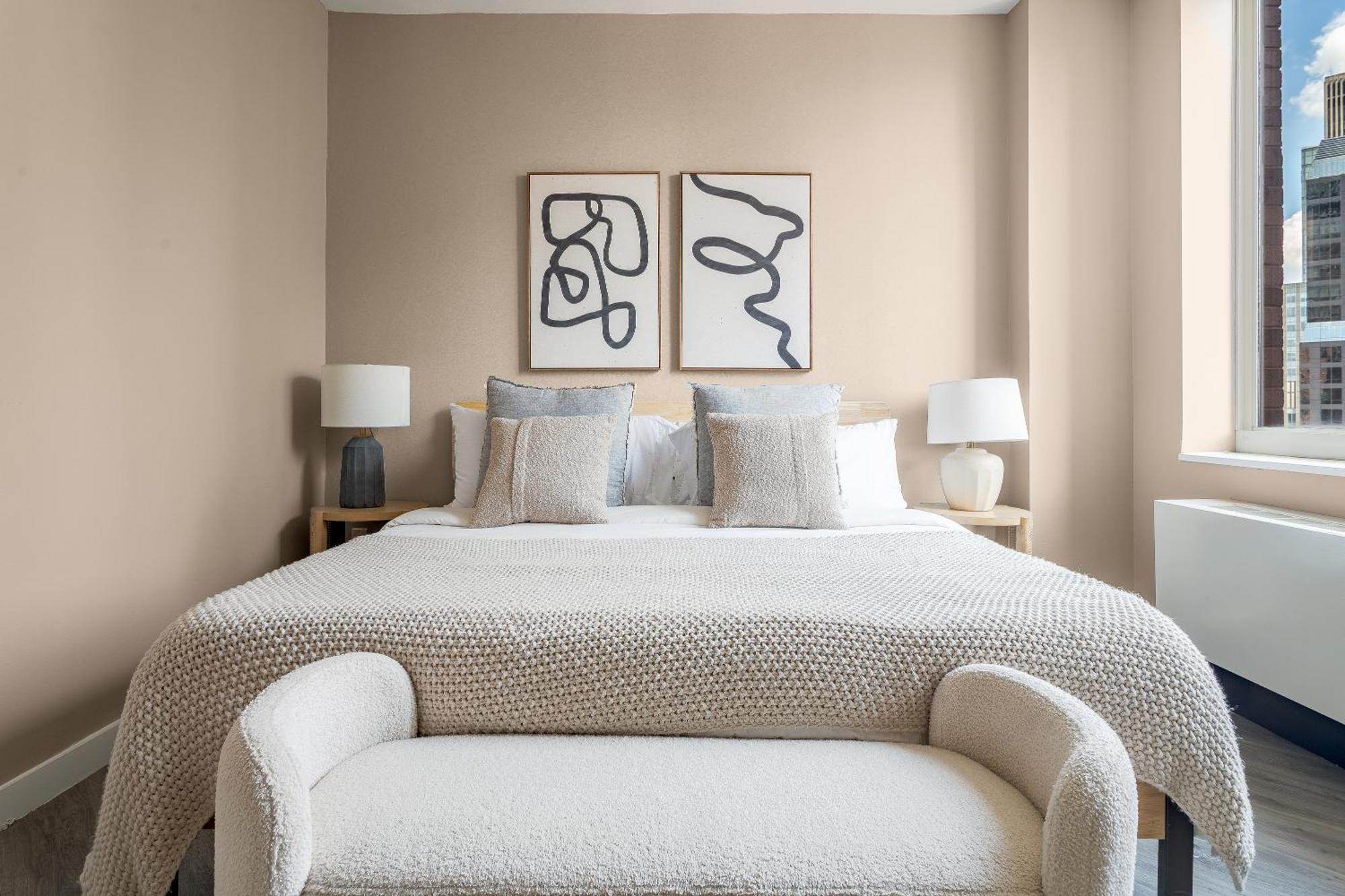 Chic Nyc Steps From Times Square With 2 Bedroom *