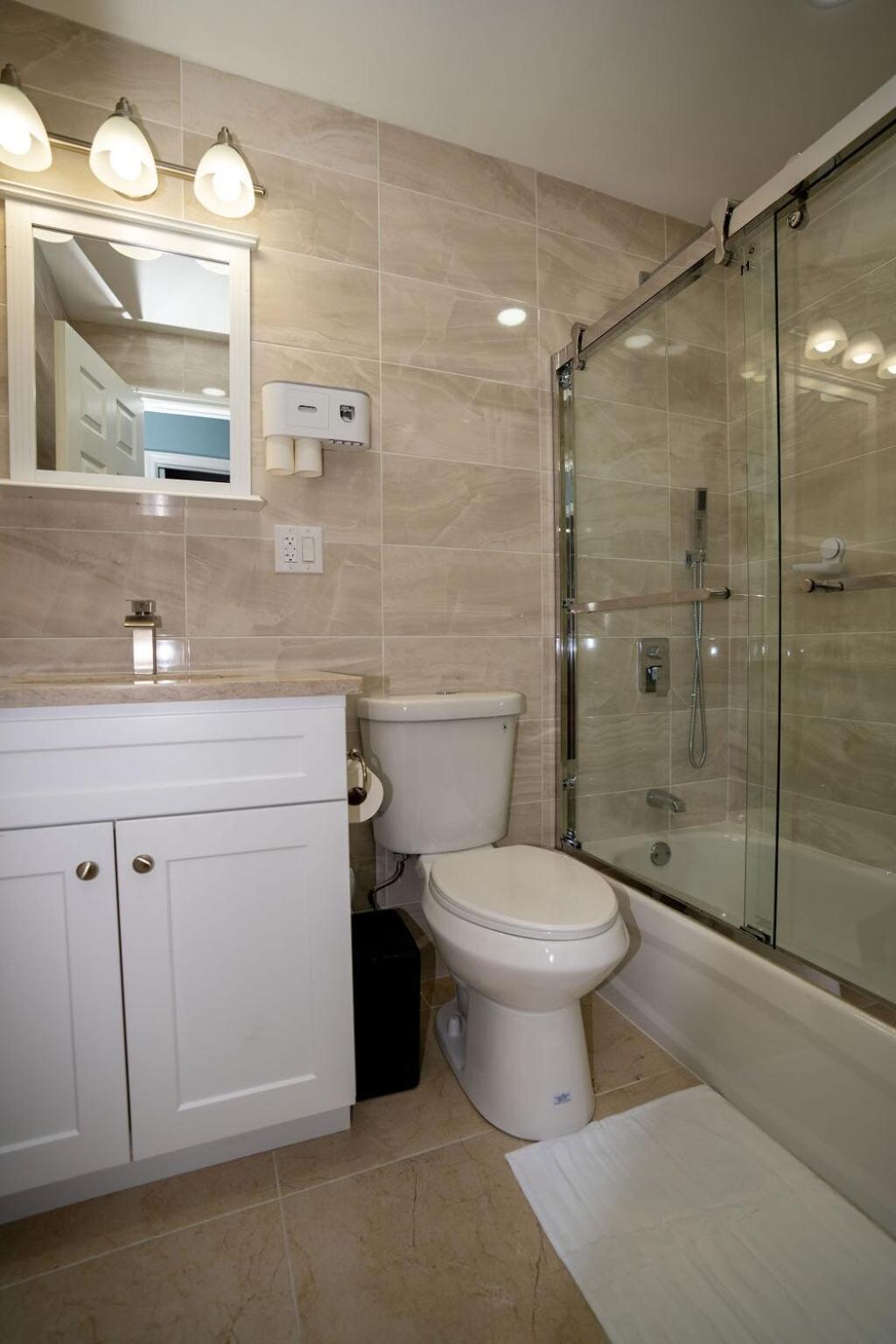 Apartment A Cozy Serene 3 Bdr, 2 Full Baths Near Jfk & Laguardia Airport *