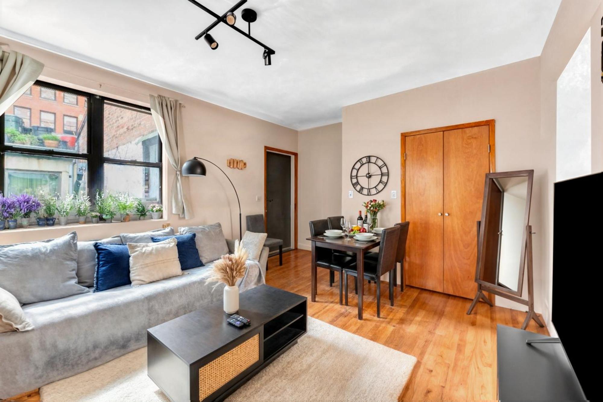 Stylish 2 Bedroom In Chelsea Apartment