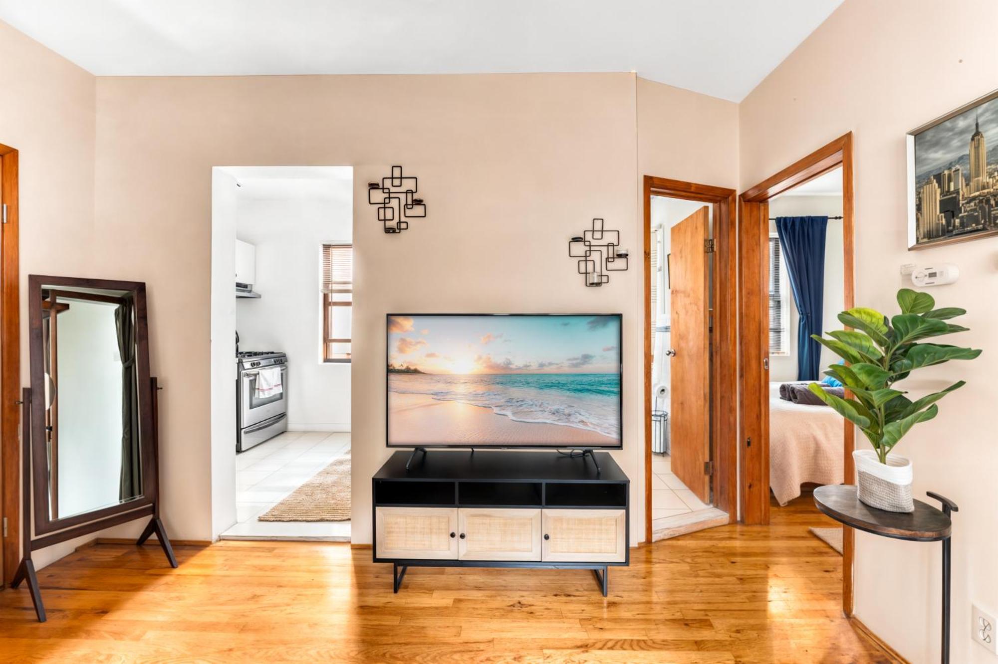 Stylish 2 Bedroom In Chelsea Apartment *