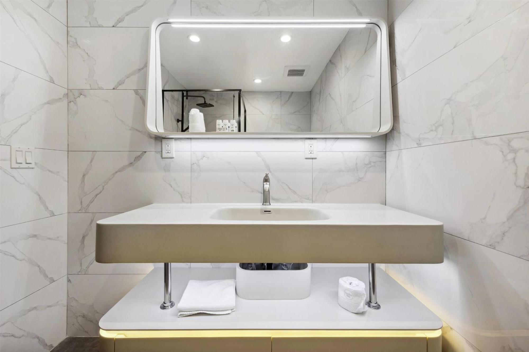 Ramada By Wyndham Flushing Queens Hotel New York