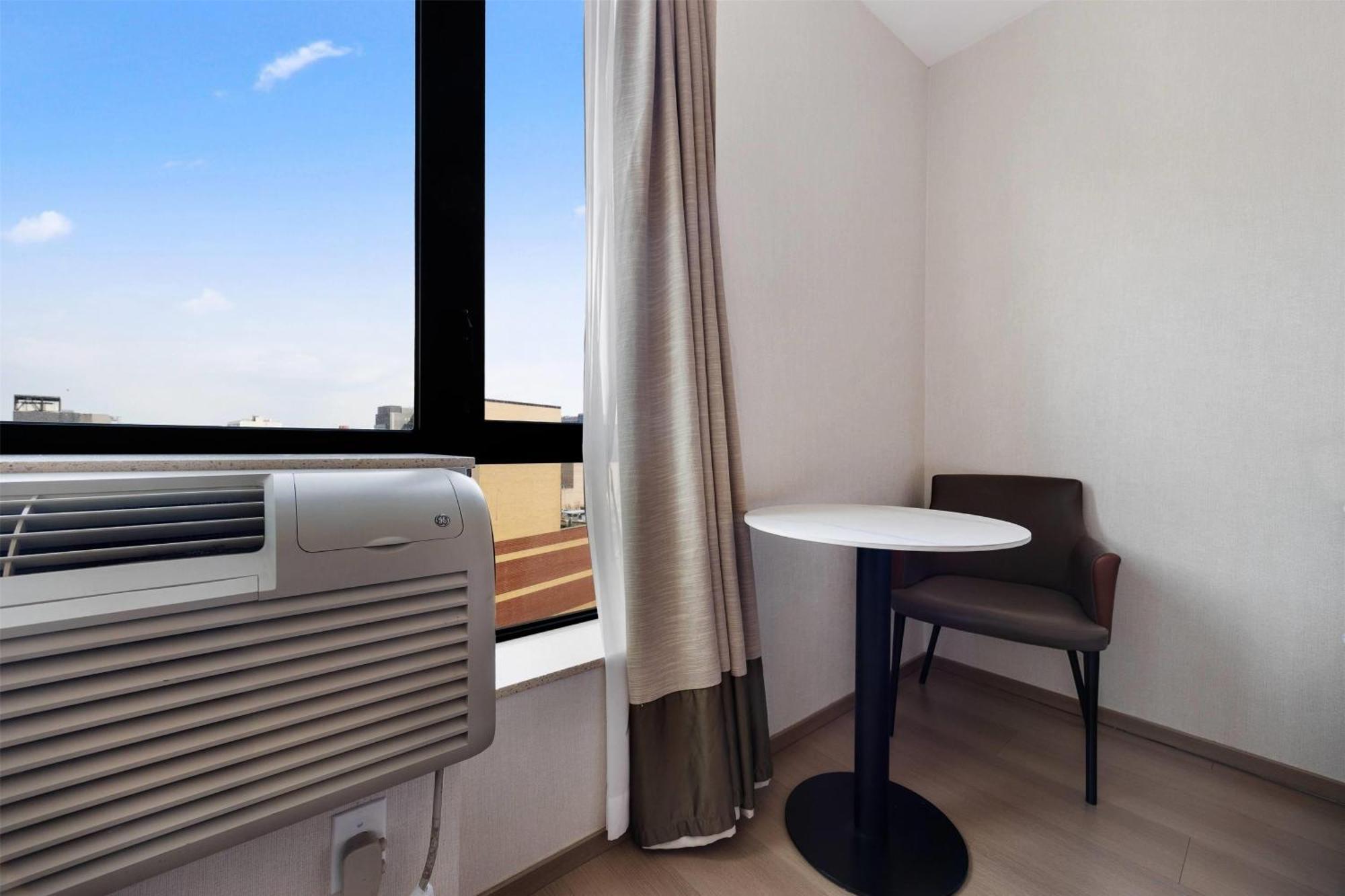 Ramada By Wyndham Flushing Queens 3*