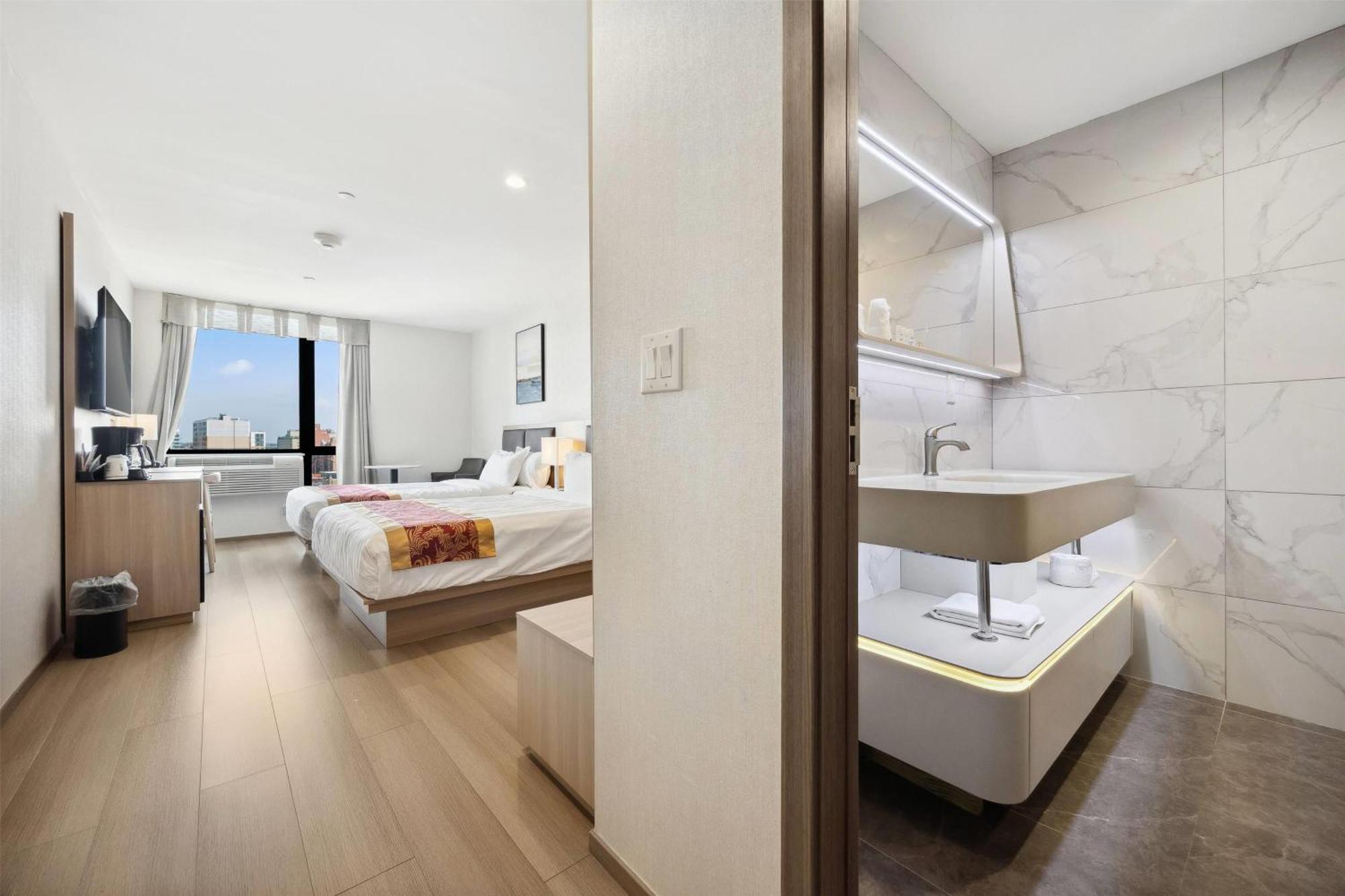 Ramada By Wyndham Flushing Queens Hotel