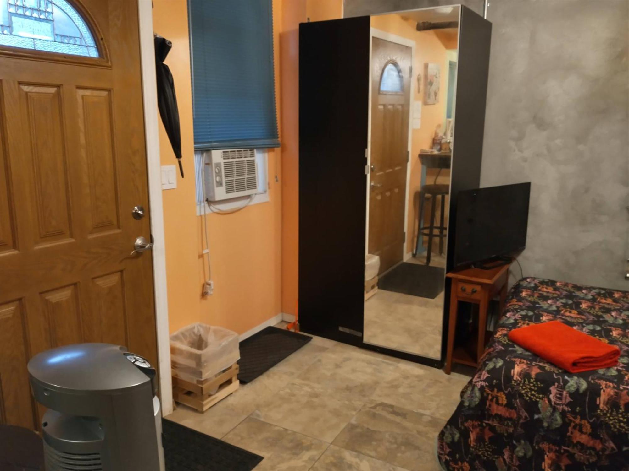 Cozy At The Heart Of Jackson Heights New York