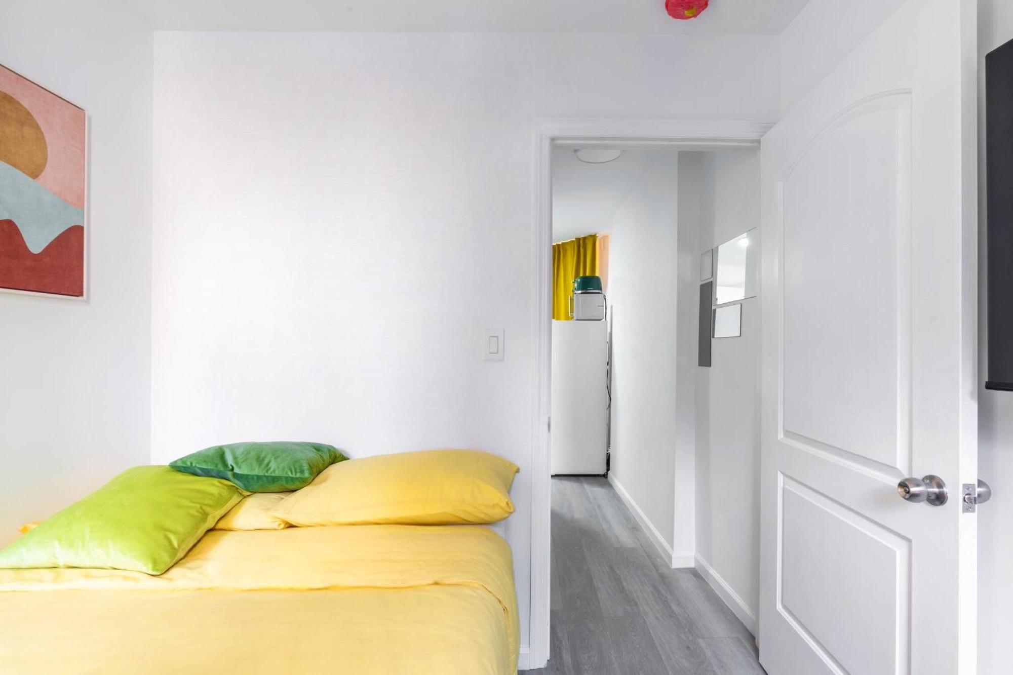 Homelike In The Heart Of China Town Apartment