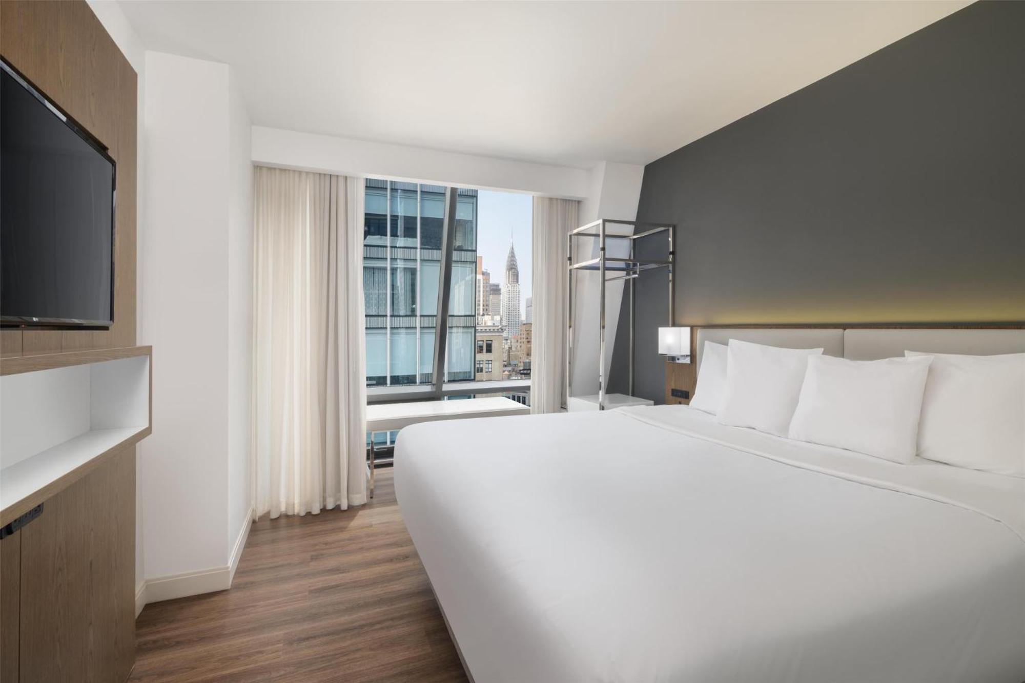 Western Premier Empire State Hotel 3*