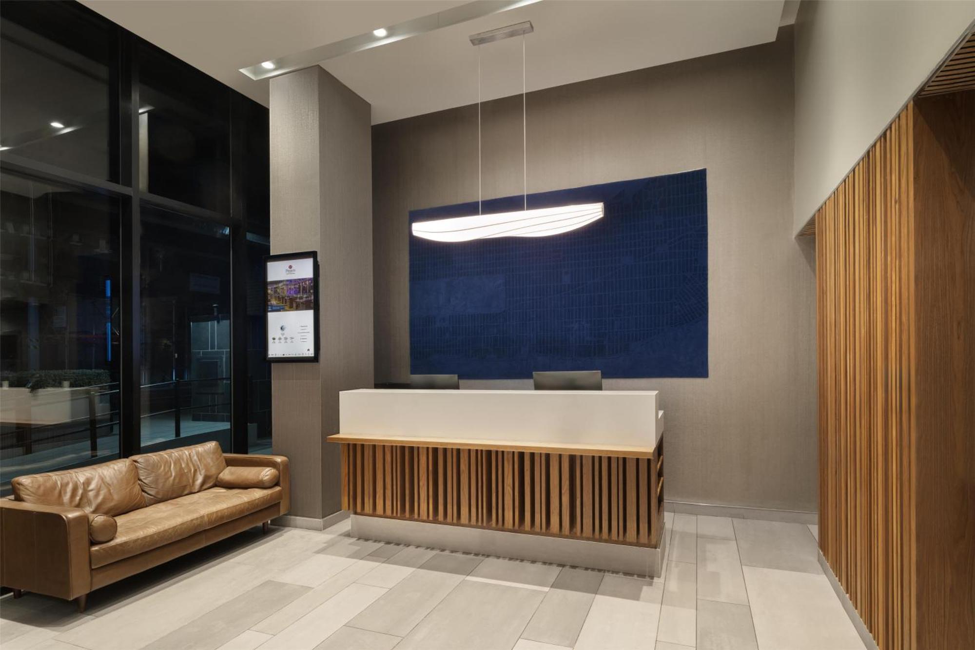 Western Premier Empire State Hotel 3*