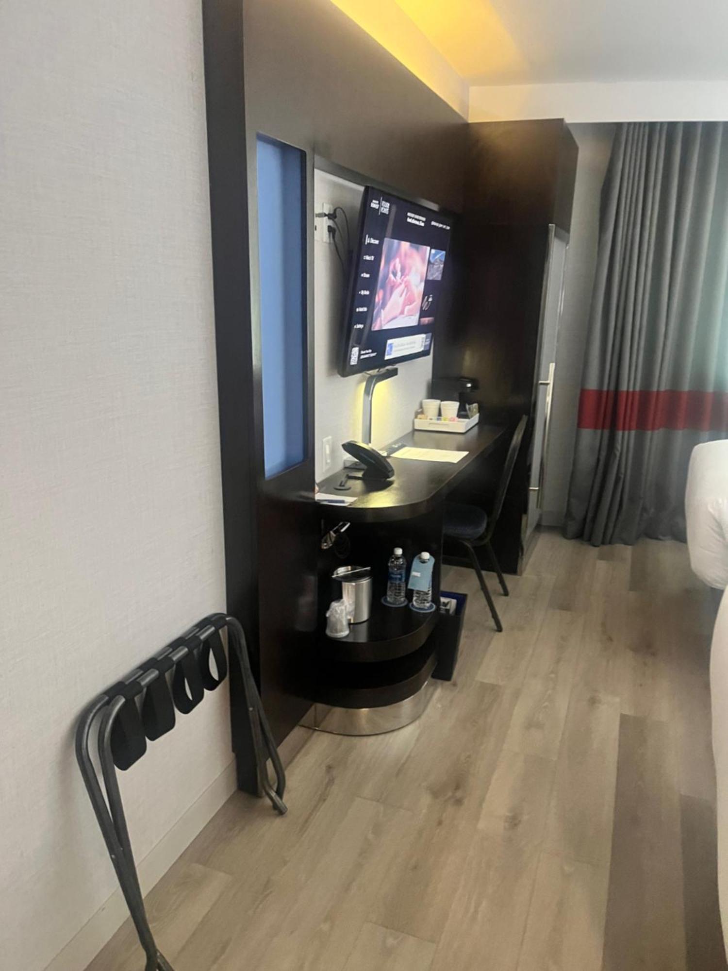 Four Points By Sheraton Downtown Hotel 3*