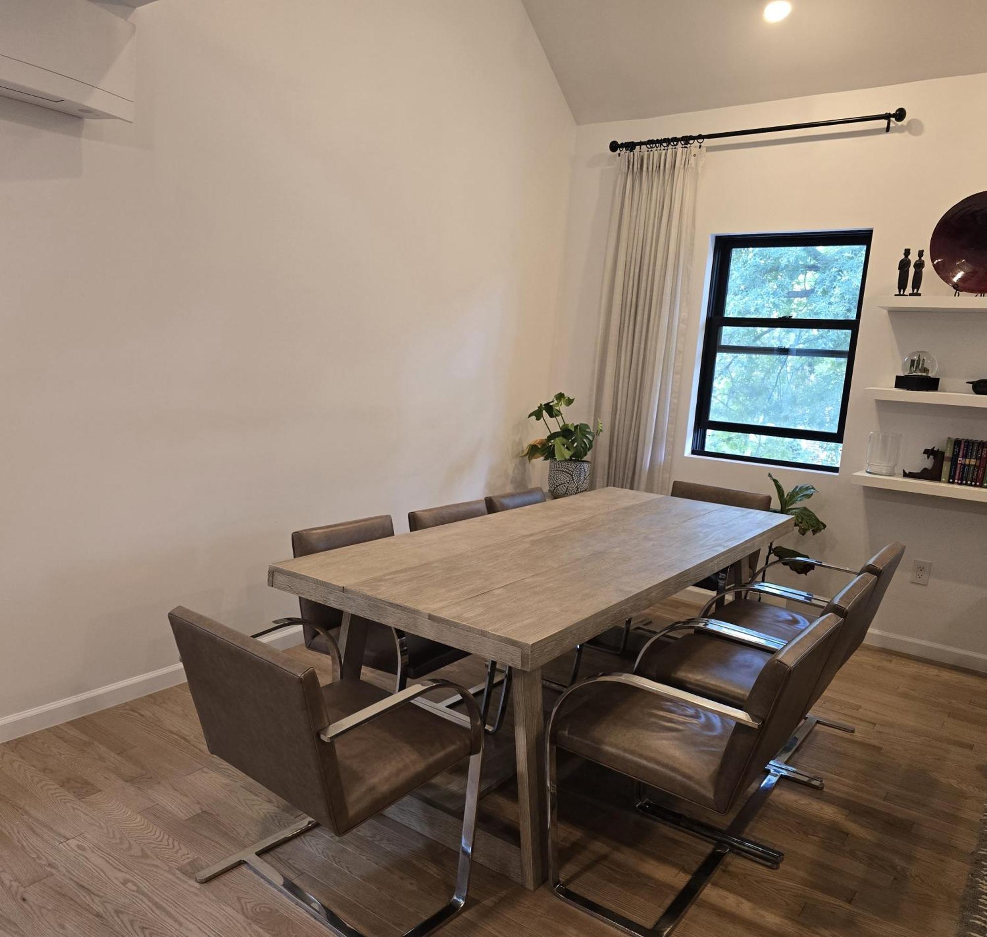 Astoria, Steps Away From Manhattan 3*