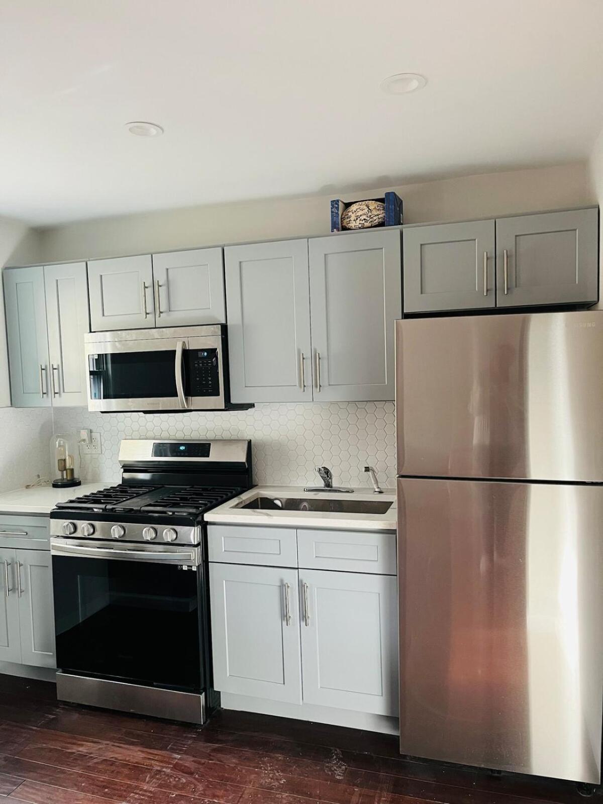 Apartment Spacious 1br Garden Level With Patio!
