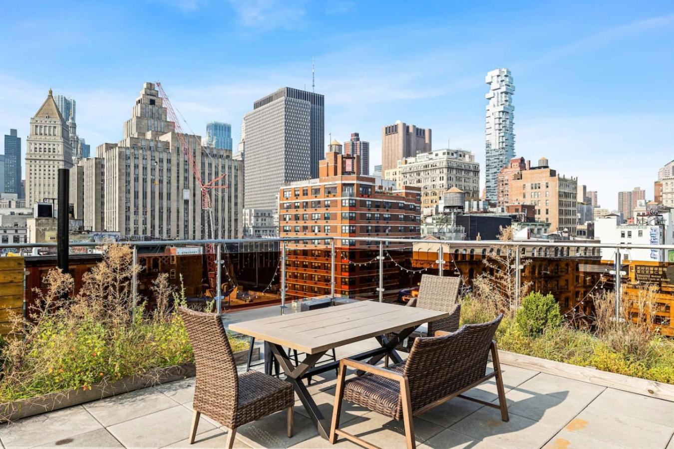 Apartment Space Age Soho Penthouse Private Balcony With Bbq
