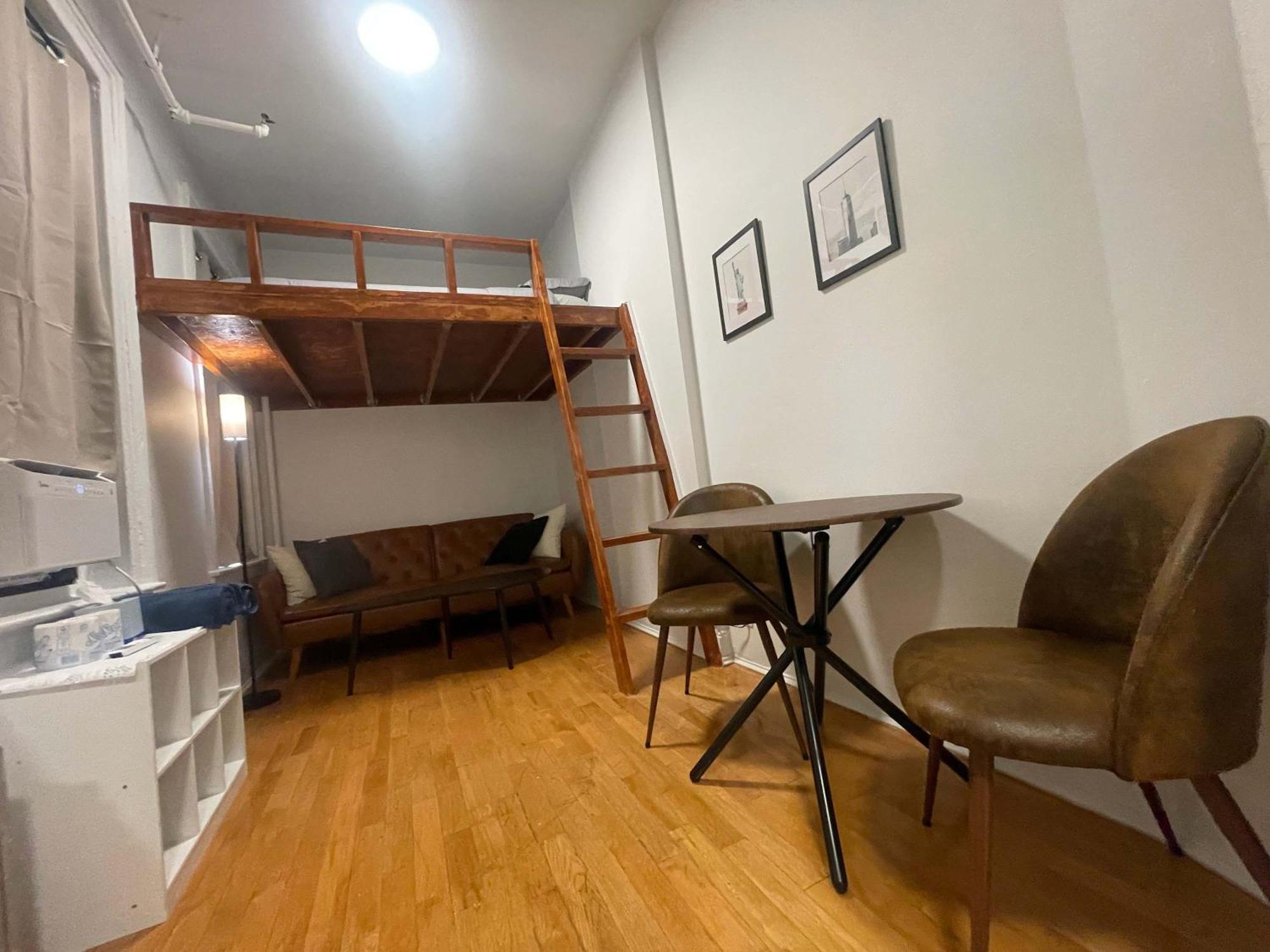 Renovated In Union Square Apartment *