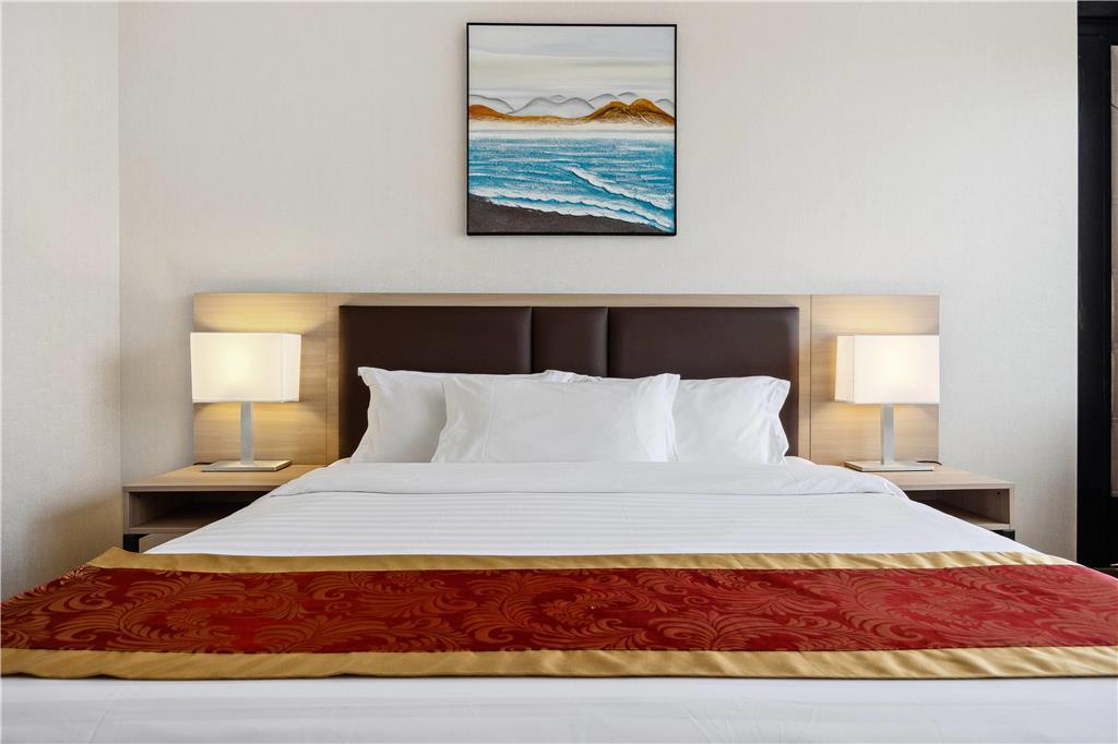 Hotel Ramada By Wyndham Flushing Queens 3*