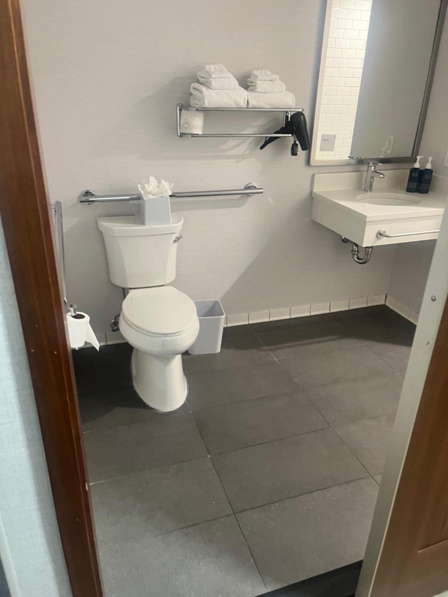 Four Points By Sheraton Downtown 3*