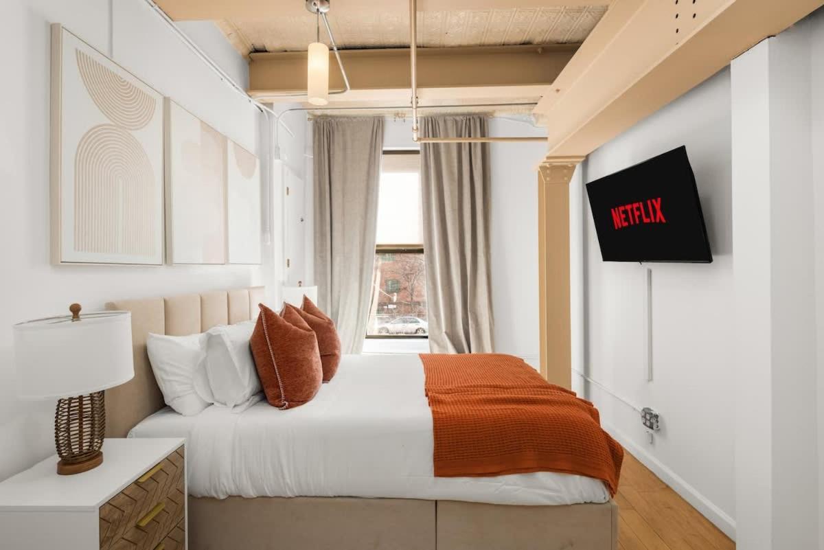 Spacious 3 Bedroom Gem In Trendy * New York