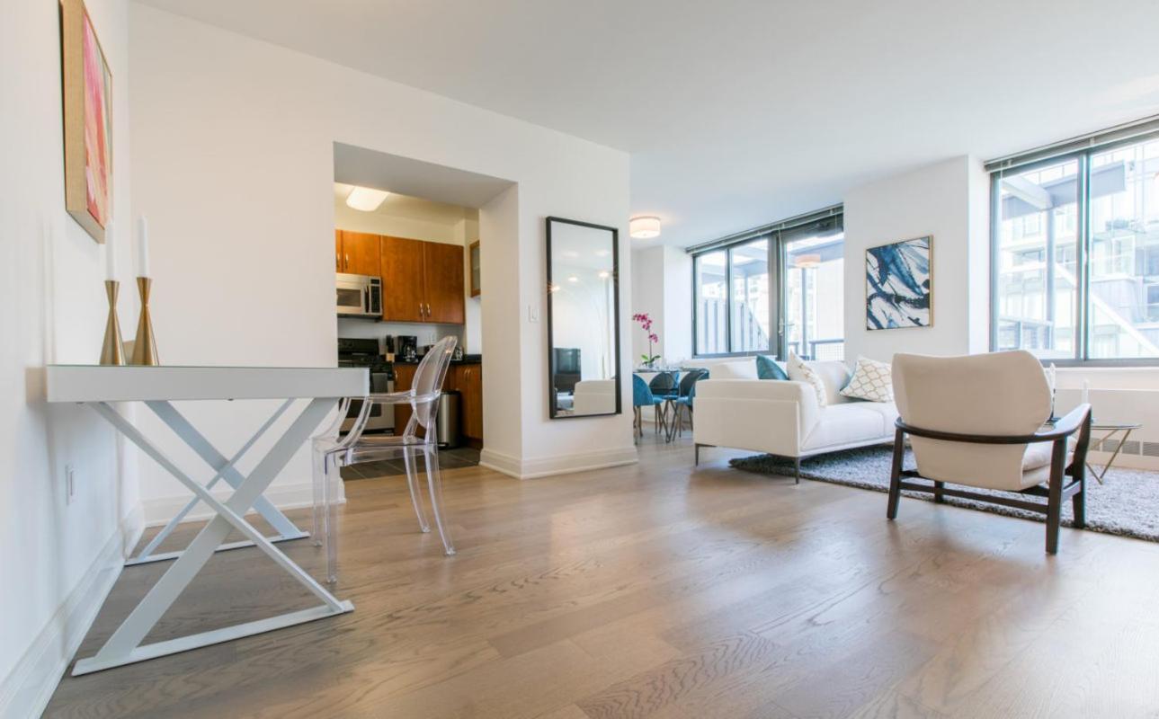 Bright 2 Bedrooms 2 Bathrooms Unit *