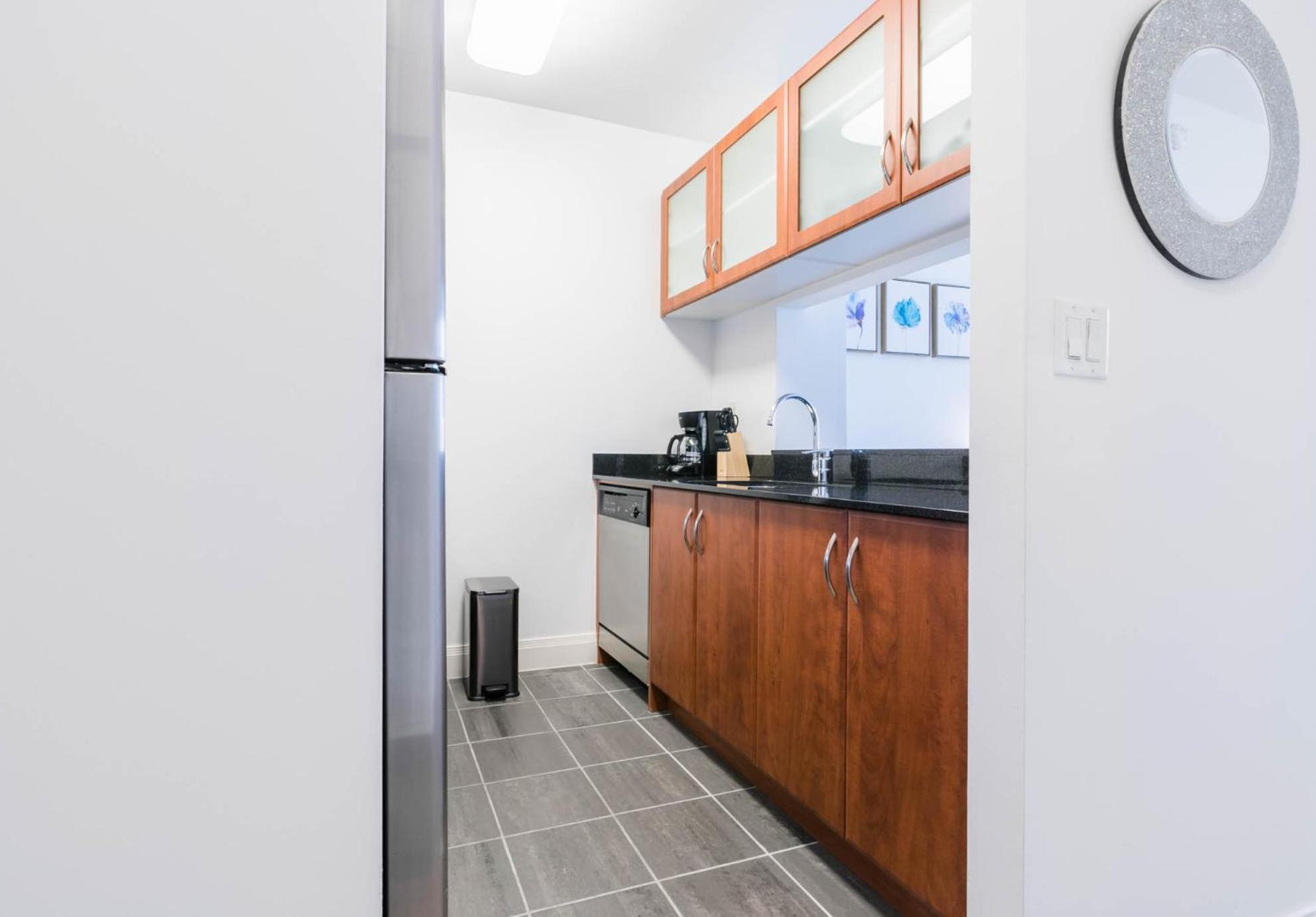 Fully Furnished 1br In Murray Hills Apartment