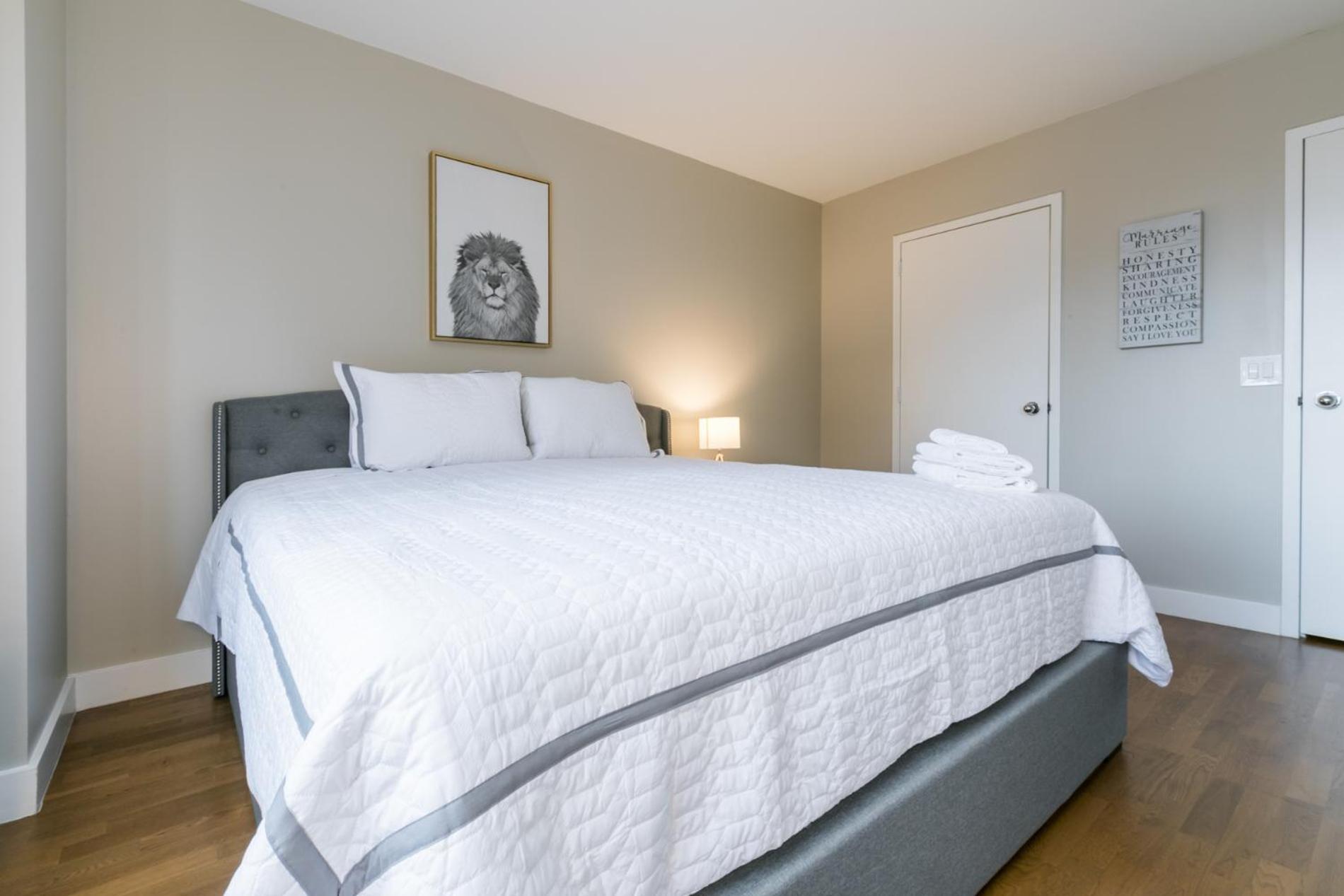 Finest Luxury 1 Bedroom Apartment *