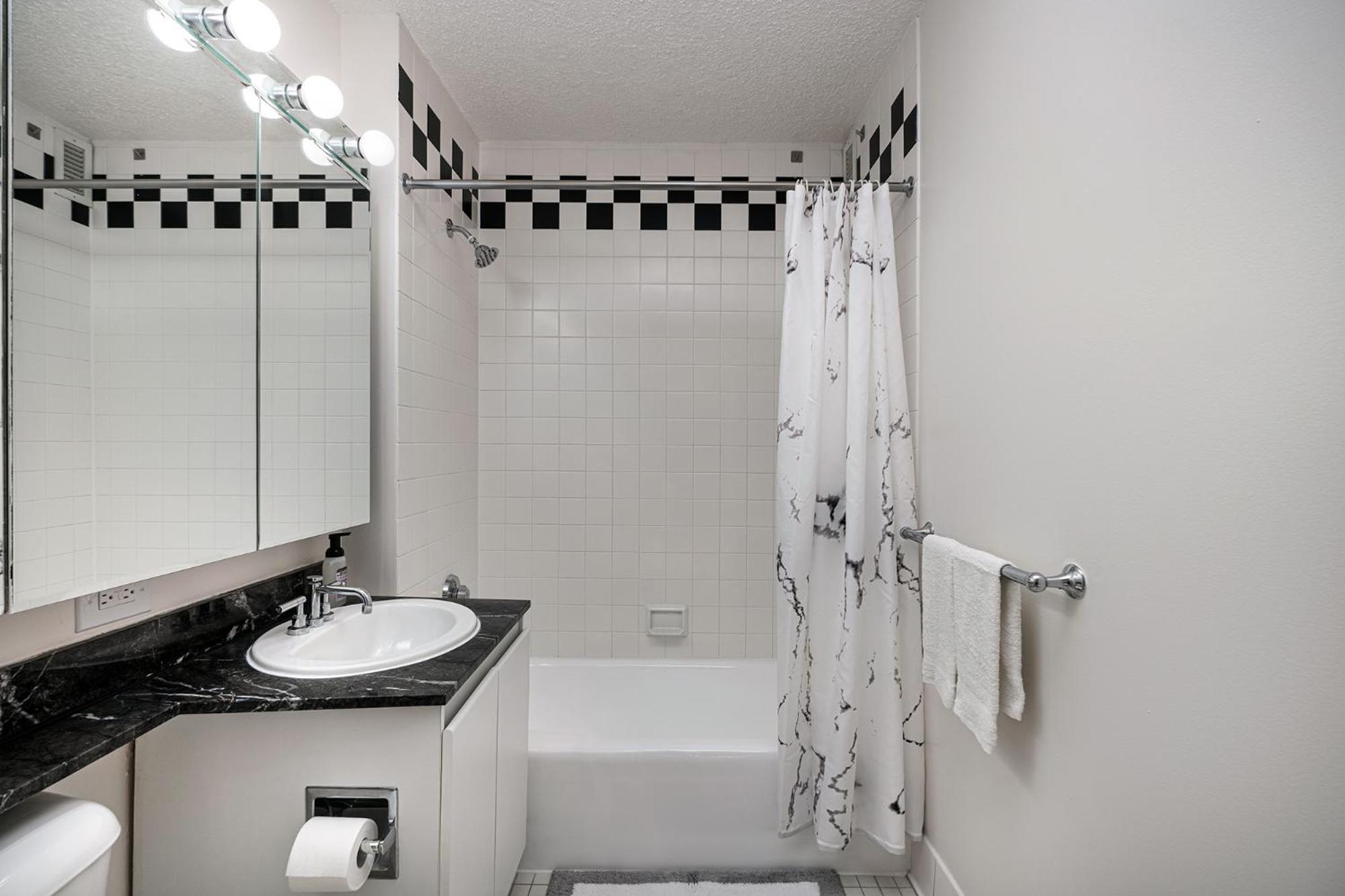 Stunning For 4 2 Bedrooms 2 Bath Apartment *