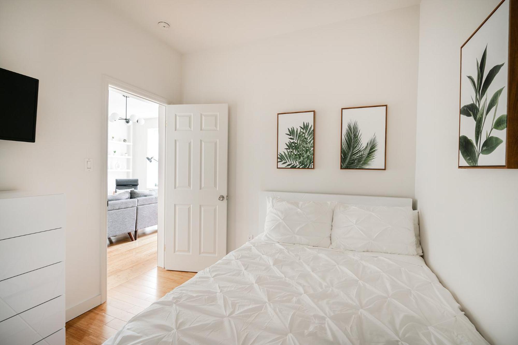 Beautiful 3 Bedroom Unit In Prime Location New York