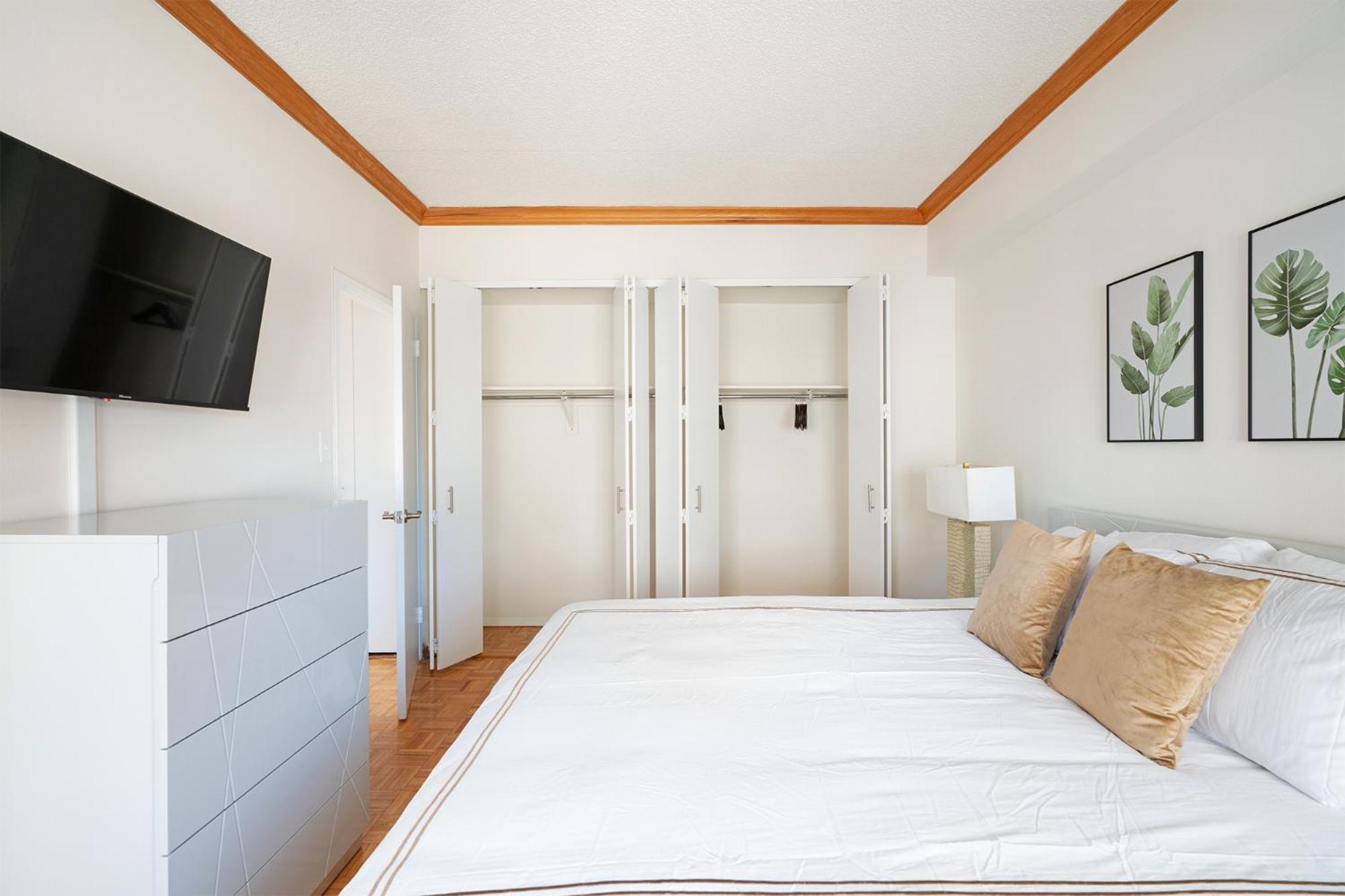 Apartment Contemporary 2 Bed 2 Bath Bright And Sunny