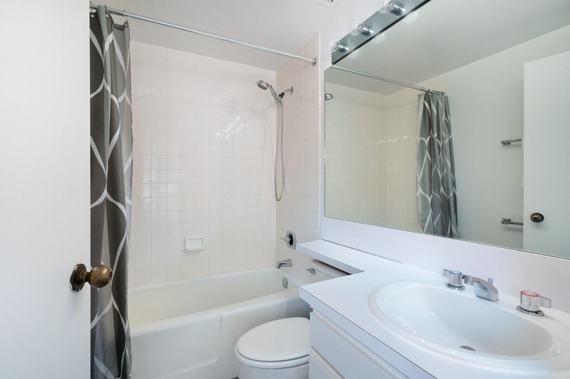 Apartment Contemporary 2 Bed 2 Bath Bright And Sunny New York