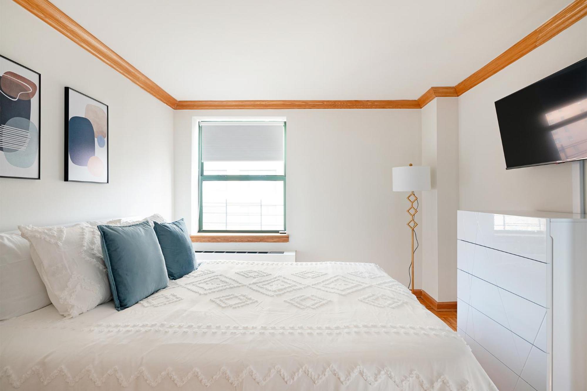 Apartment Contemporary 2 Bed 2 Bath Bright And Sunny New York