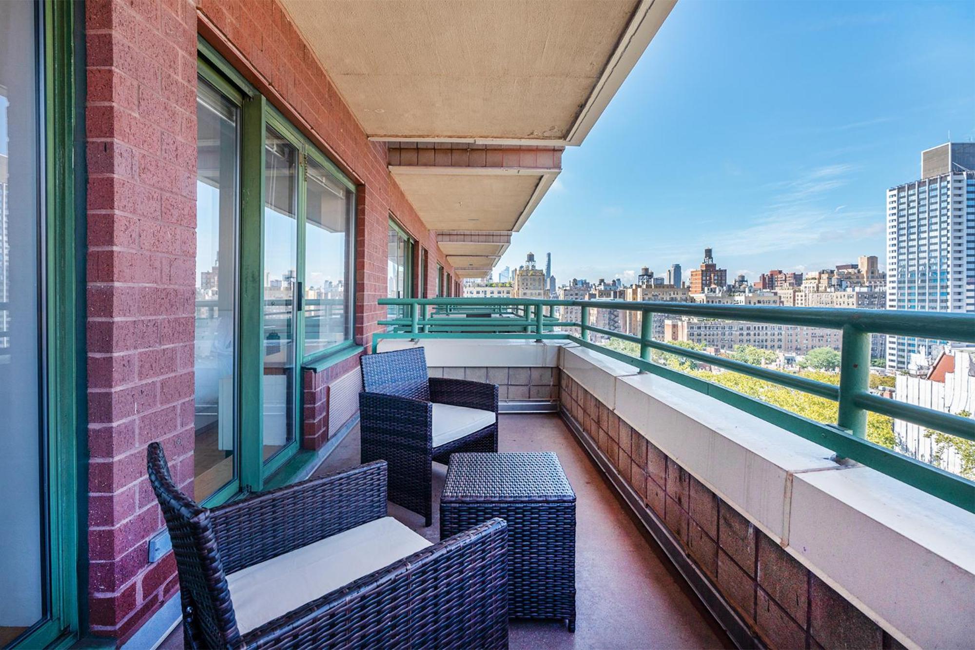 Sunny 3 Bedroom 1 Bath In Nyc Apartment *