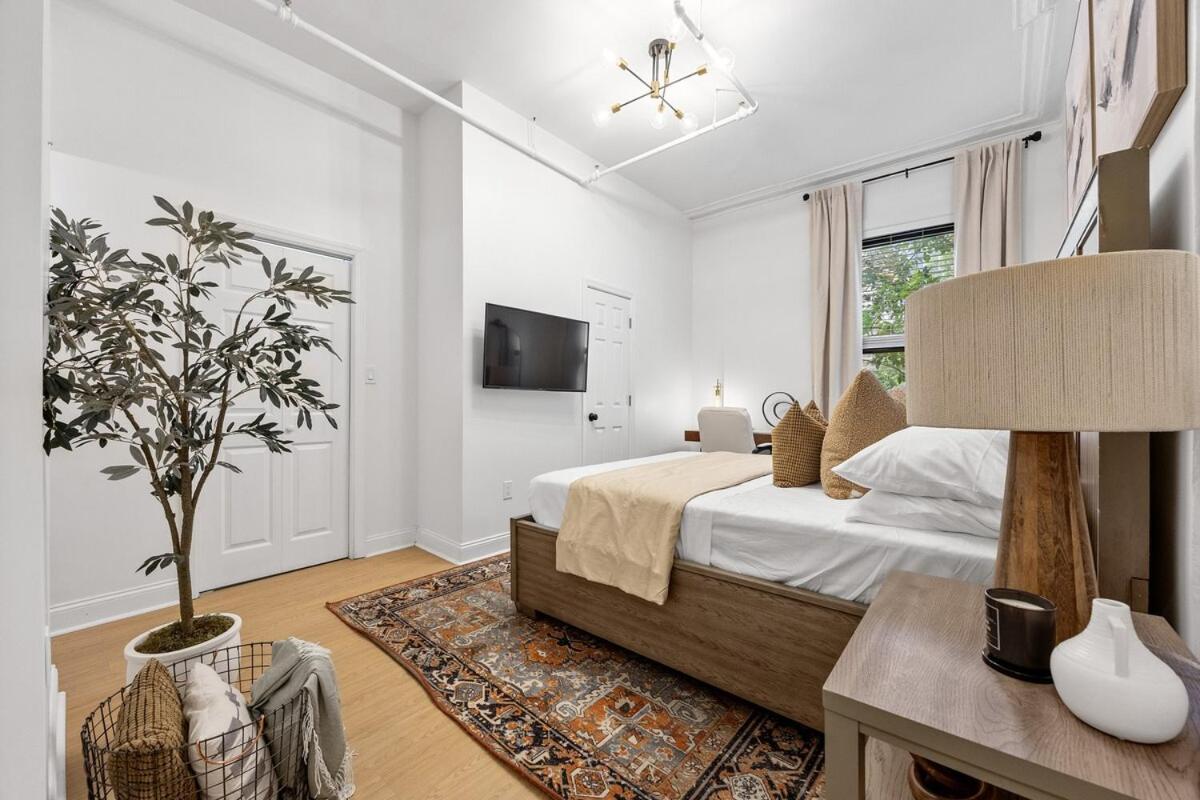 2br And 2ba In Historic Brownstone Near Subway *