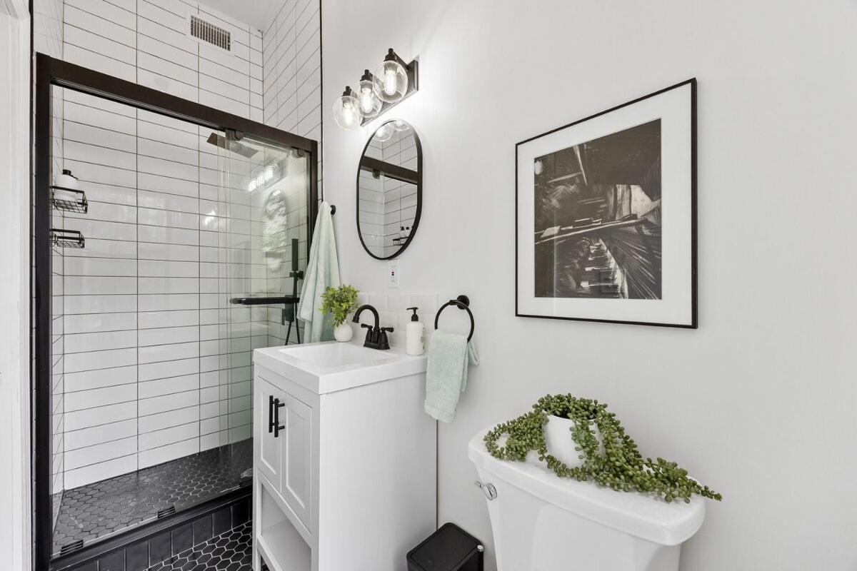 2br And 2ba In Historic Brownstone Near Subway Apartment