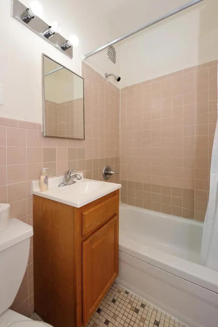 Amazing Upper East Side Studio! Epic Location! *