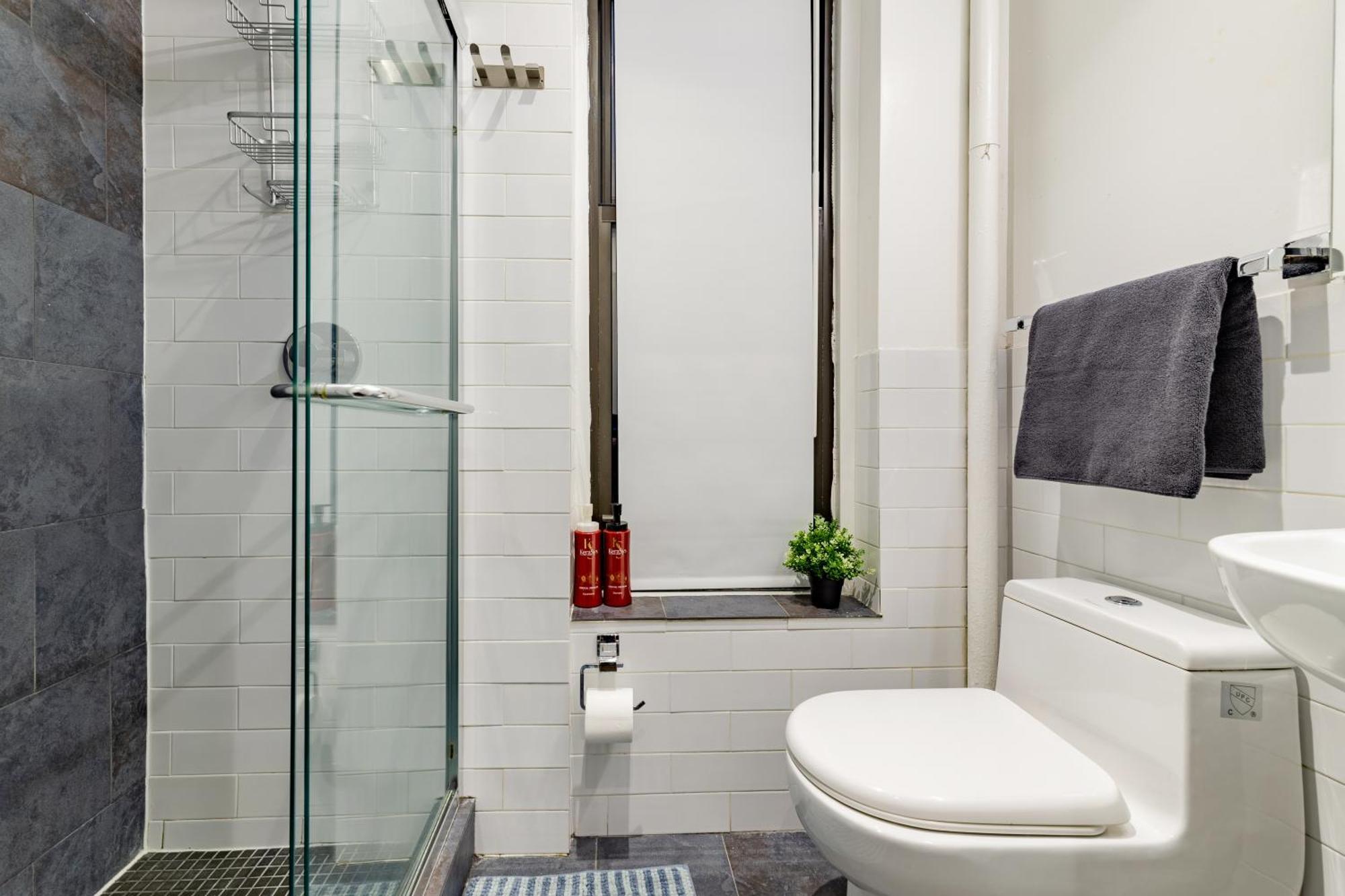 Apartment 2 Bedroom Luxury Unit In The Heart Of Manhattan