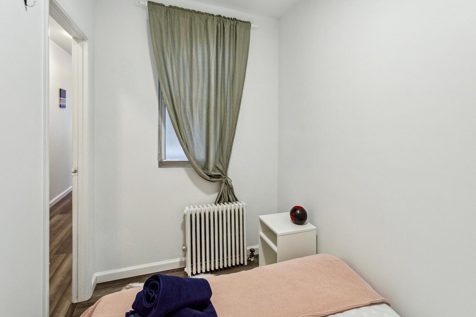 3 Bedroom Family In Hells Kitchen Apartment New York