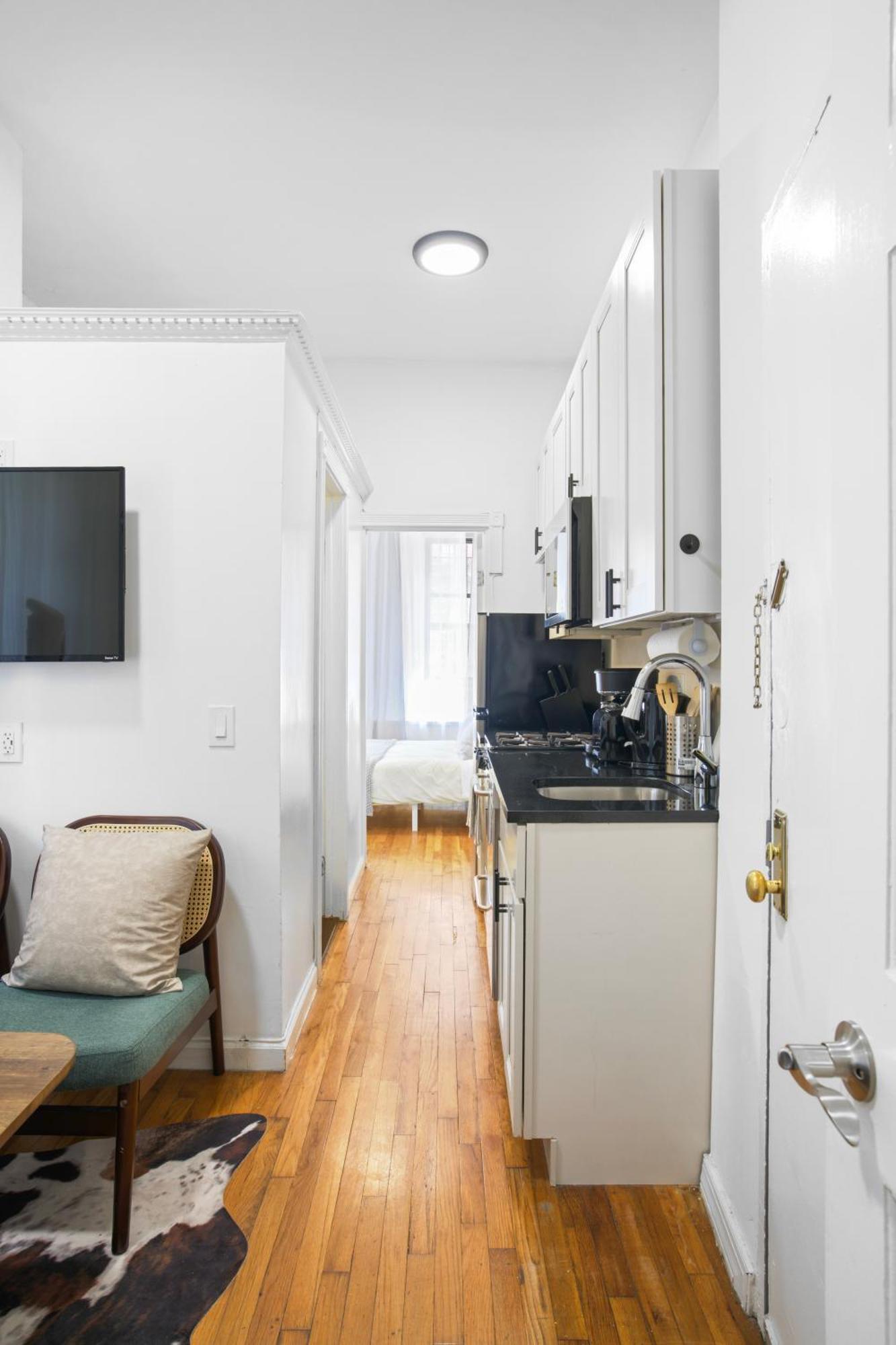 Upscale 2br Apartment New York