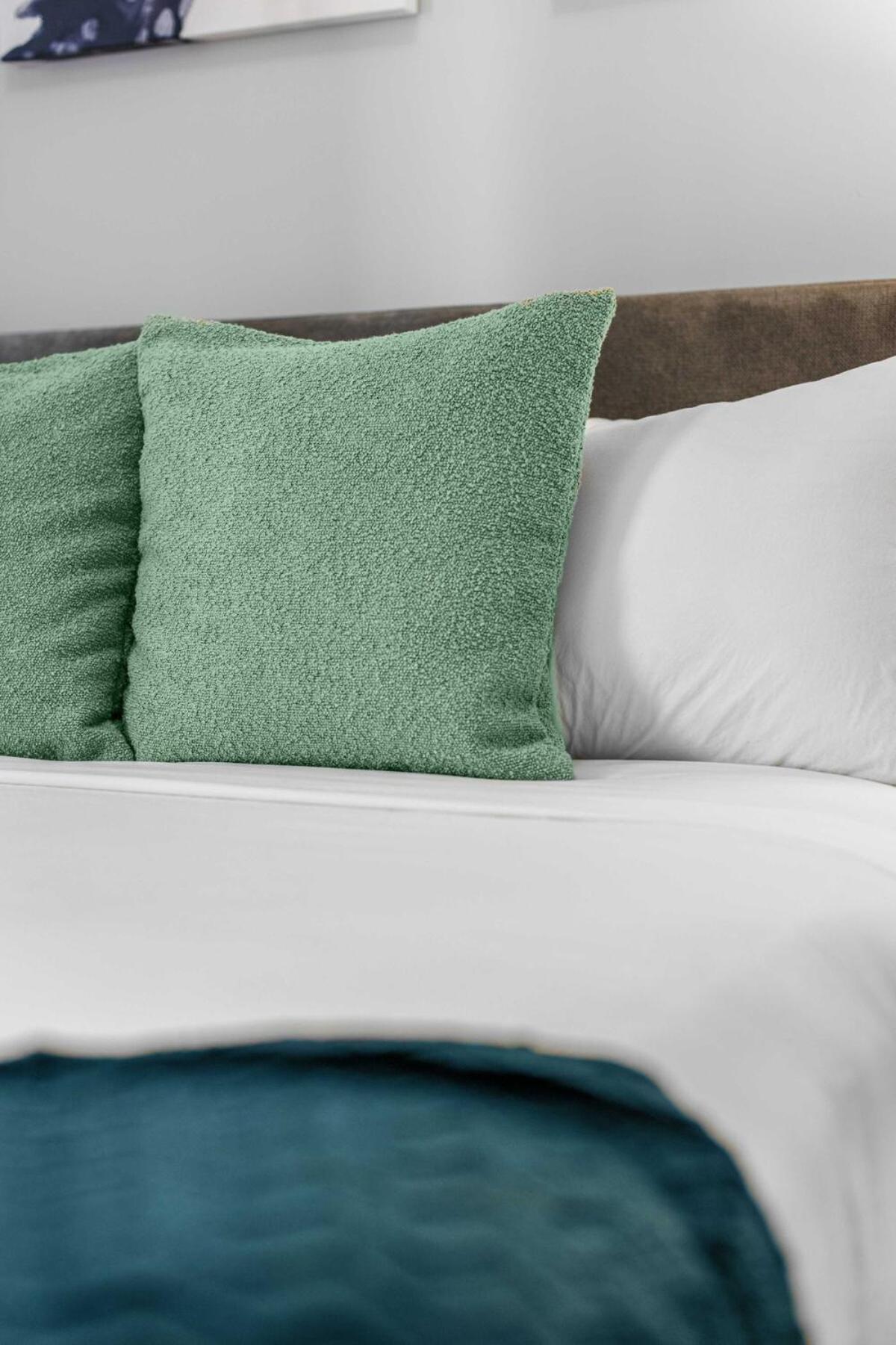 2br Lower East Side Family Haven Private Patio Apartment