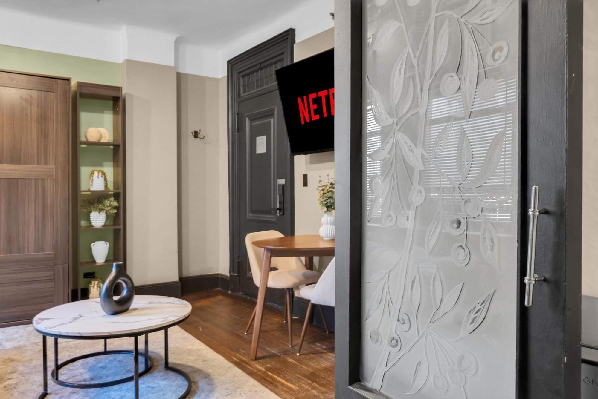 Centrally Located In Nyc Walk To Time Square Apartment *